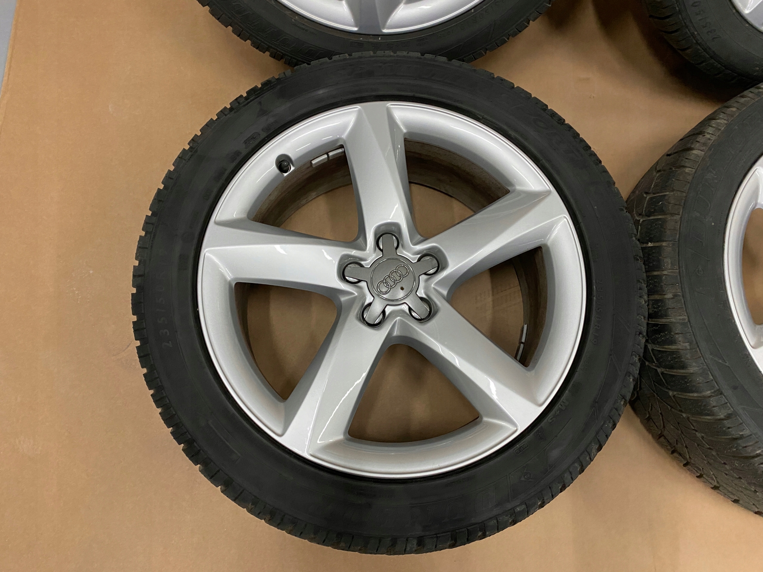 AUDI A8 S8 4H DUNLOP discs wheels 235/50R19 ZIMA