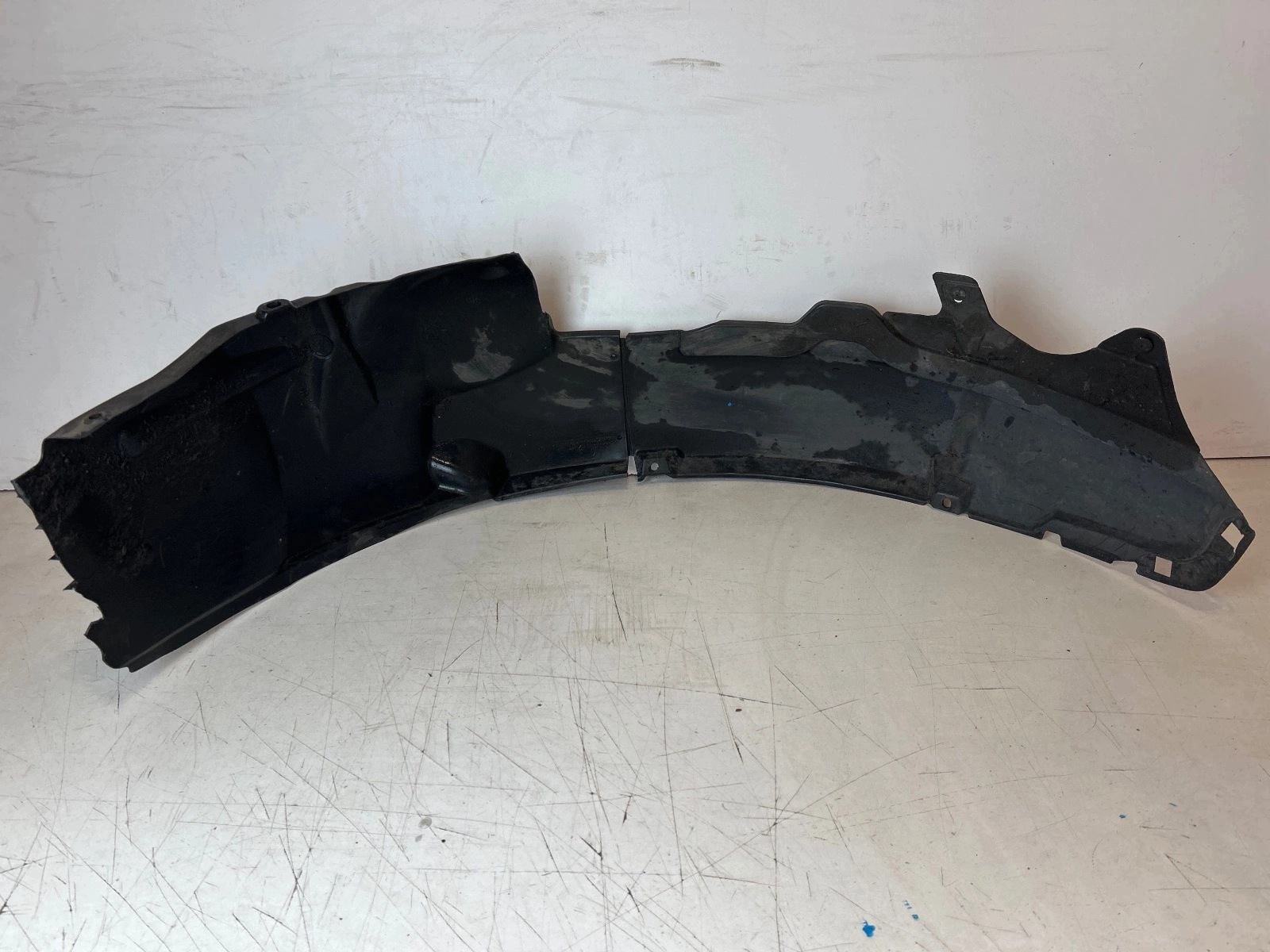 damaged mudguard right front Ssangyong Korando III