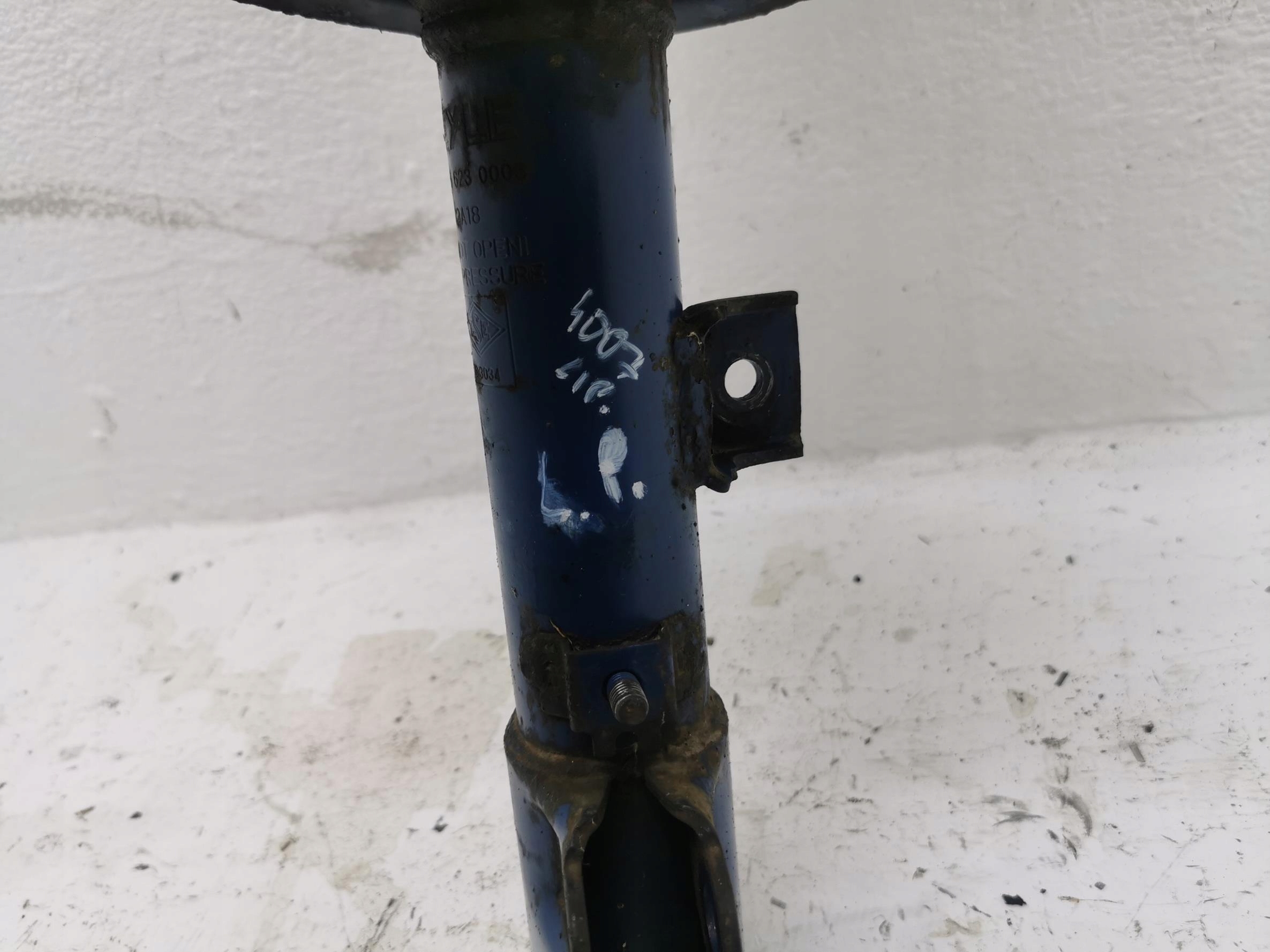 shock absorber left front PEUGEOT 4007 2.2 HDI 156KM