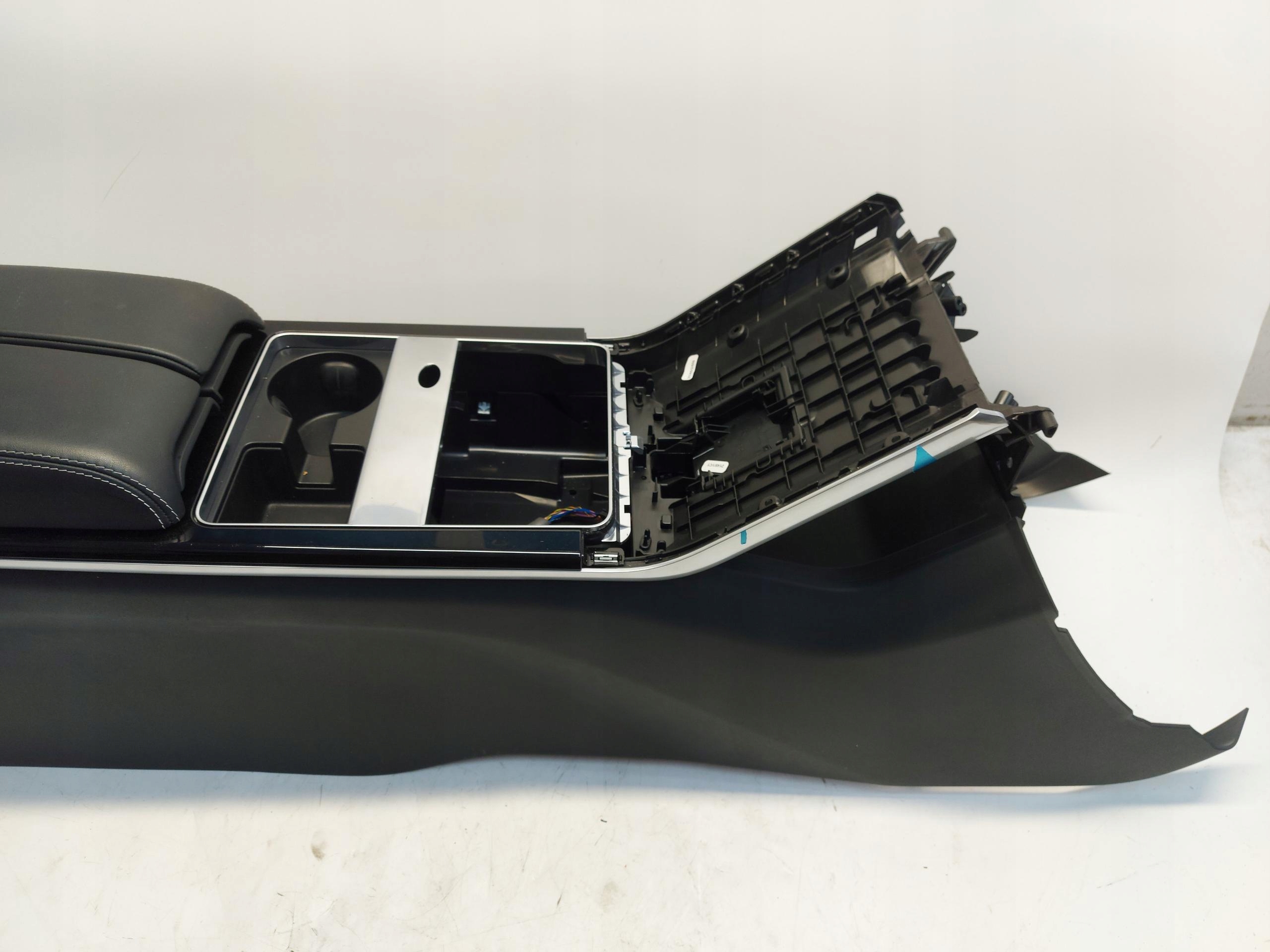 Range Rover VELAR L560 2.0d 2021r tunel central armrest grid
