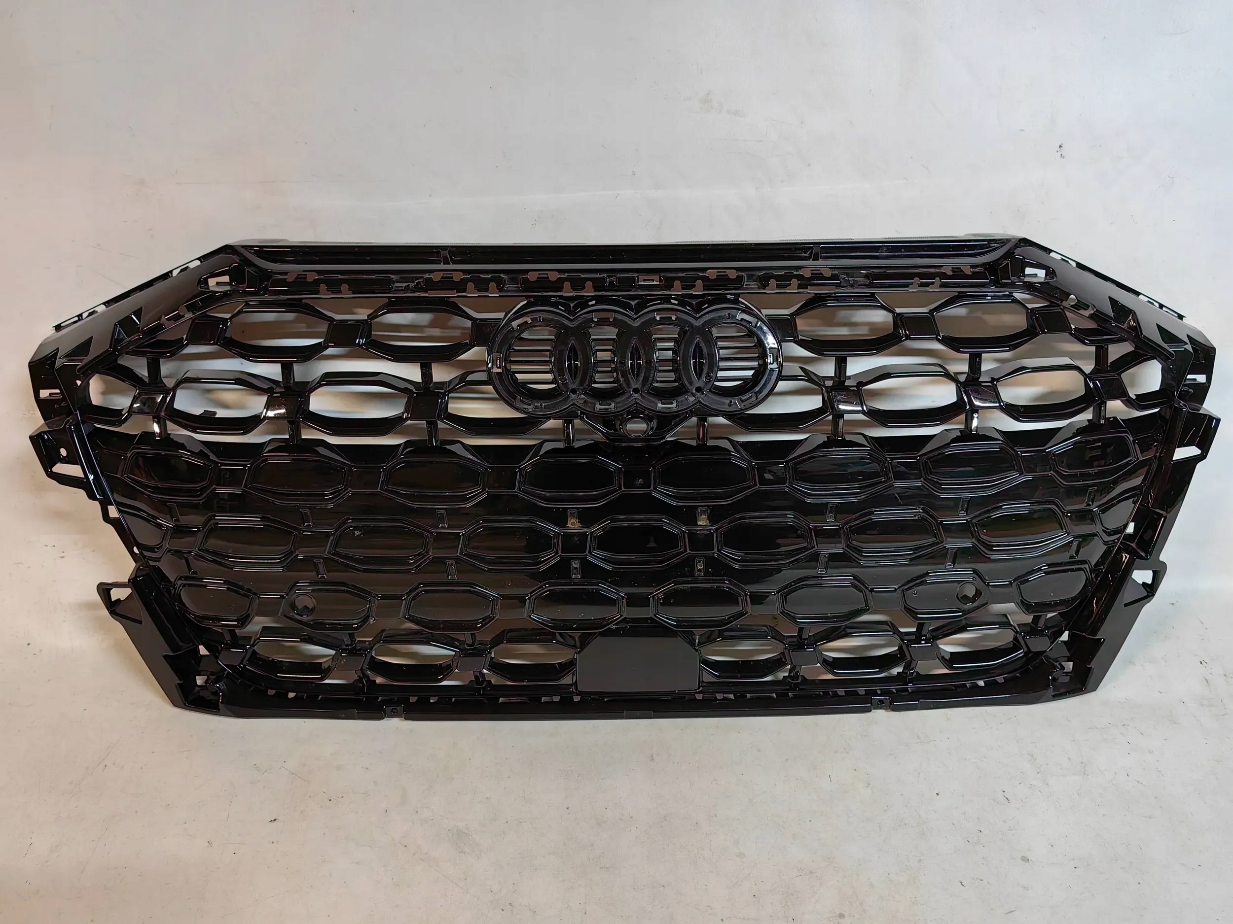 AUDI RS3 8Y- GRILL, ATRAPA CHŁODNICY CAŁA