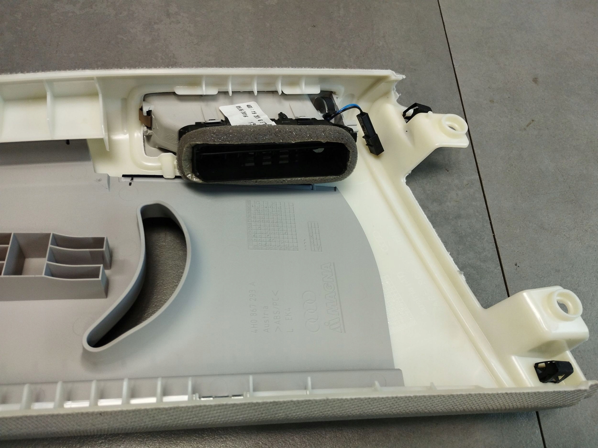 Audi A8 S8 D4 4H cover SLUPKA left 4H0867239B