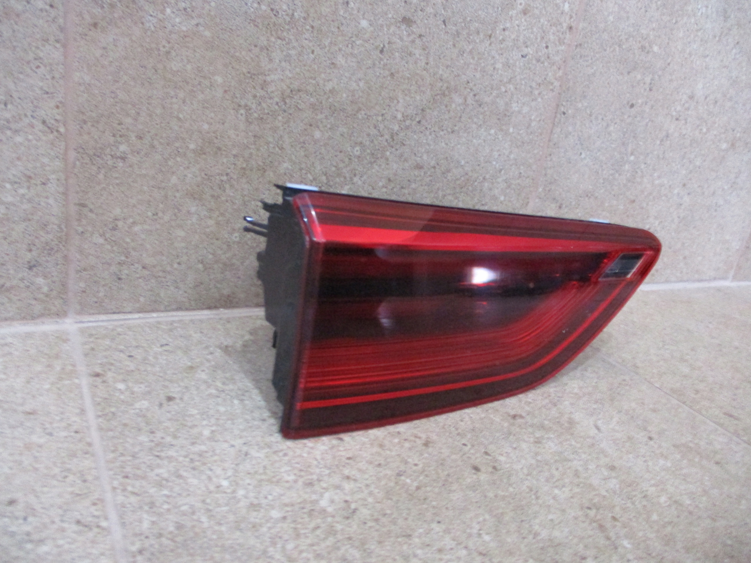 VW GOLF VIII 5H0 light left rear to the bonnet