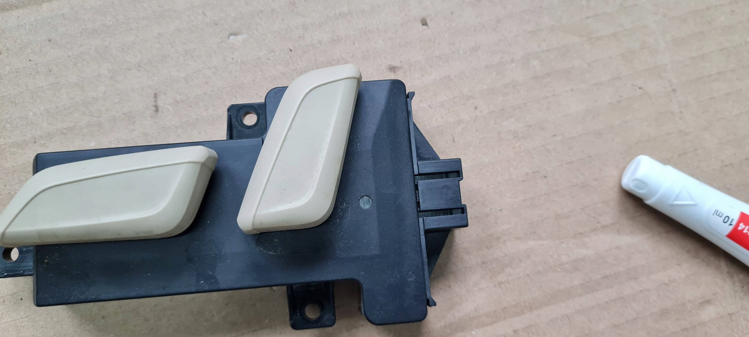 Q5 80A control panel seat PRZYCISKI left front ATLASBEIGE 80A959747A