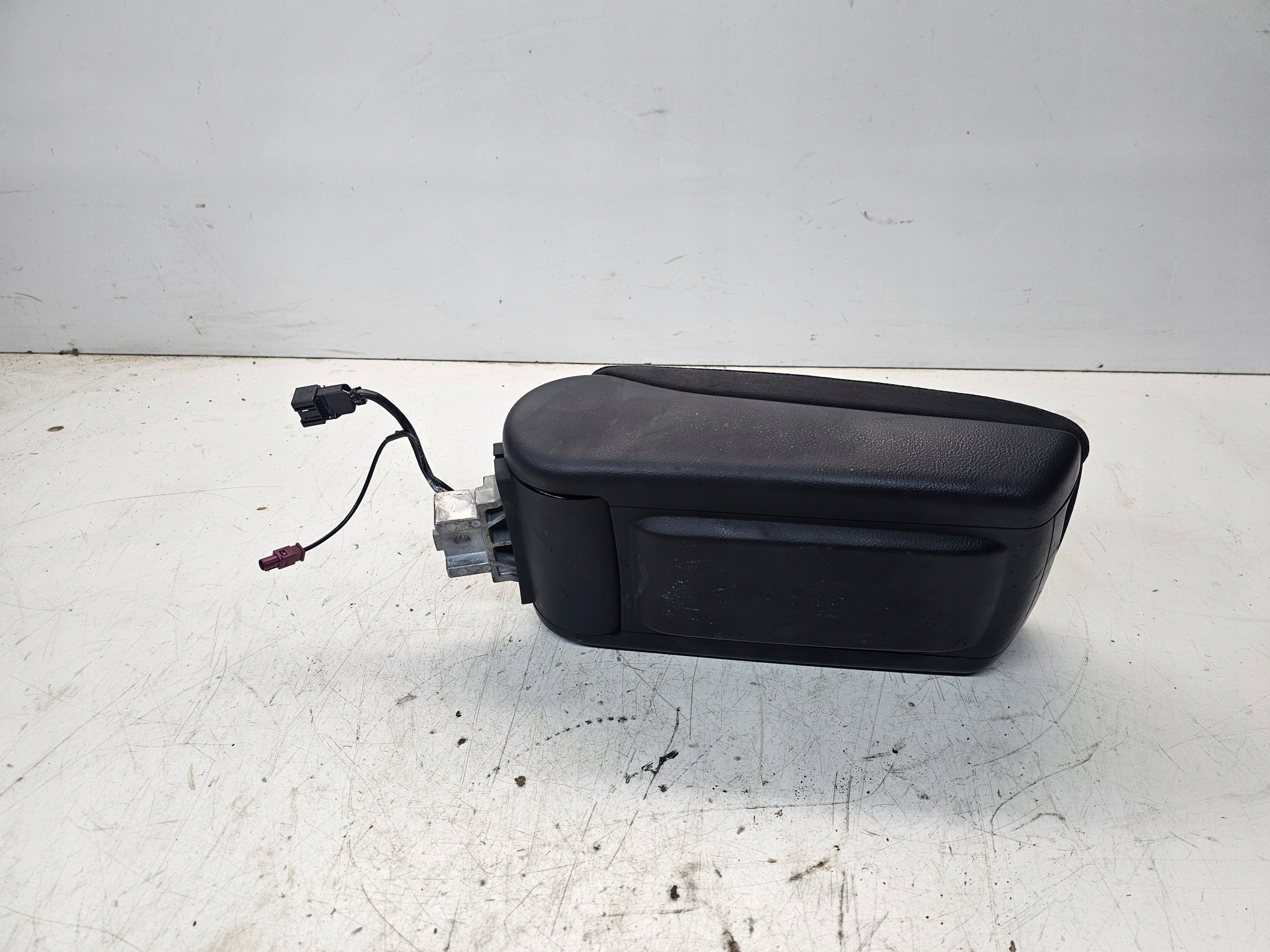 Armlehne vorne AUDI A6 C6 *MATERIAL* *3**