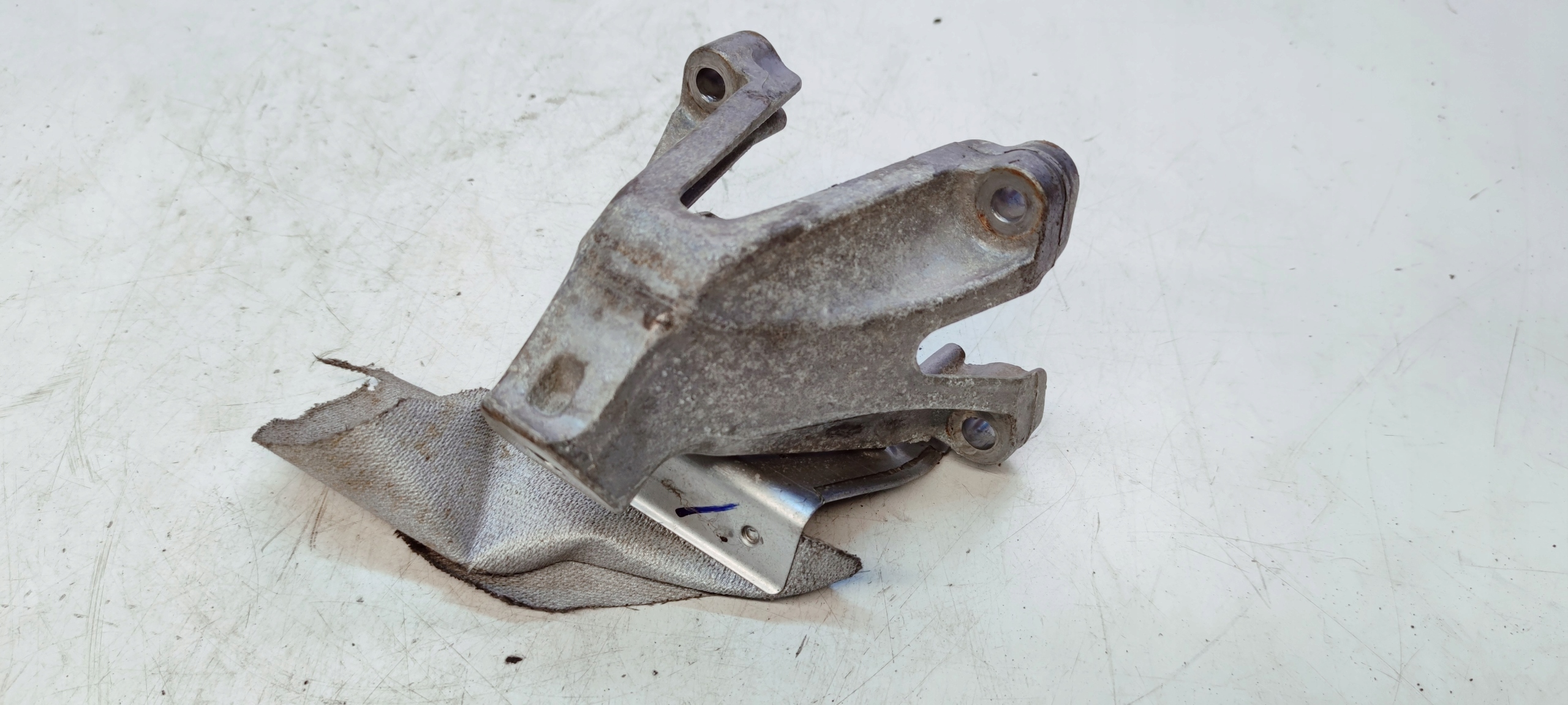 engine mount left AUDI A4 B8 A5 8T A6 C7 A7 3.0 TDI 8K0199307BJ