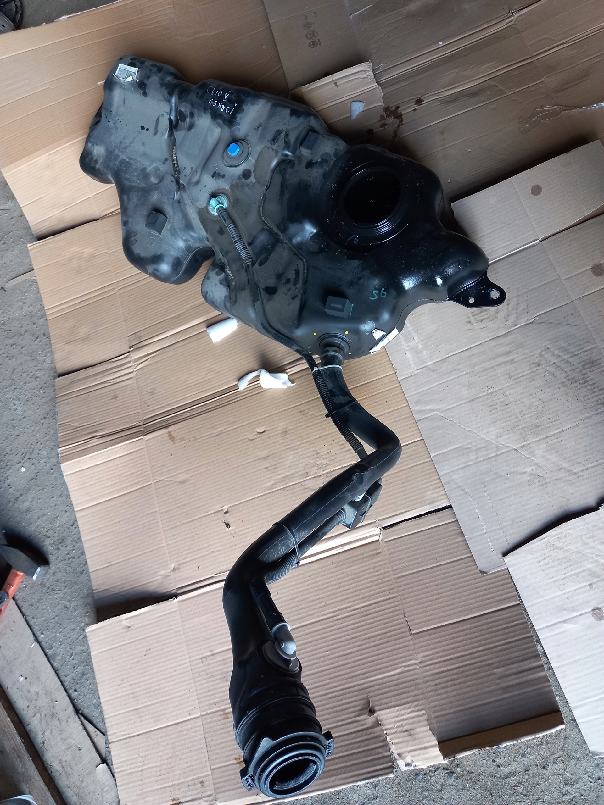 172021576R 172034154R - Clio V 1.5 bdci паливний бак