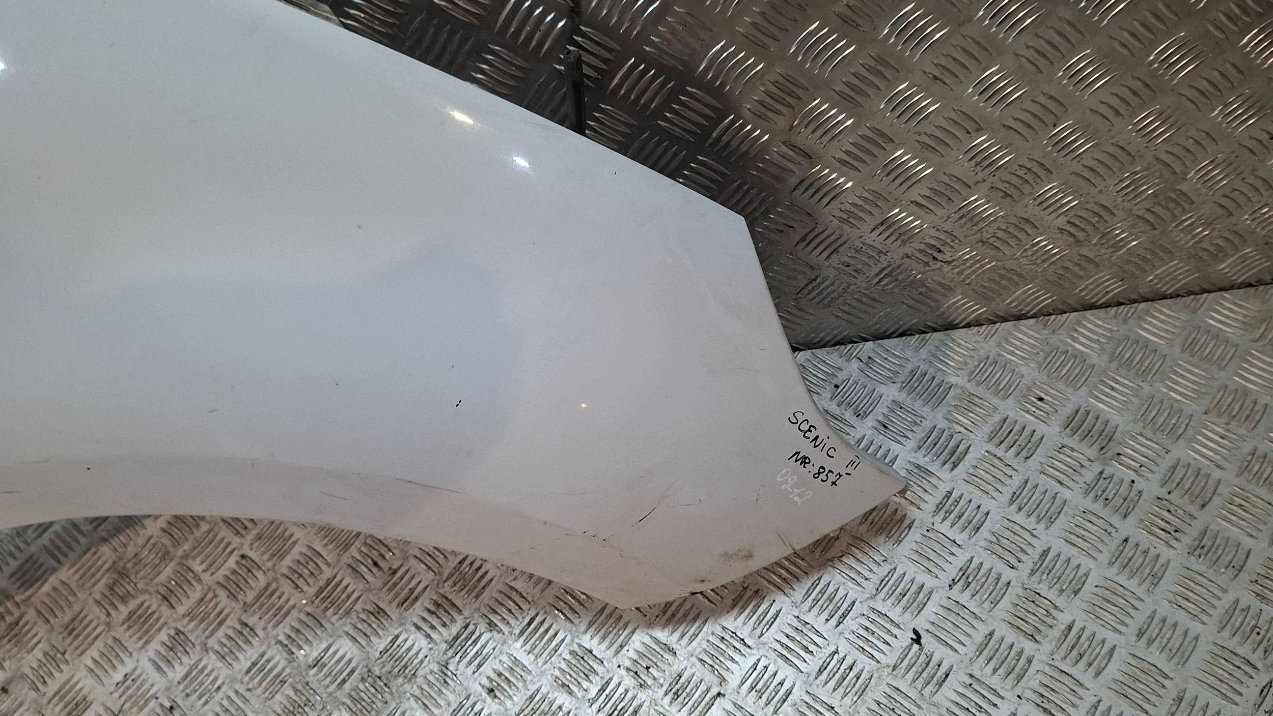 fender front right 631000010R RENAULT SCENIC III 2009-2012