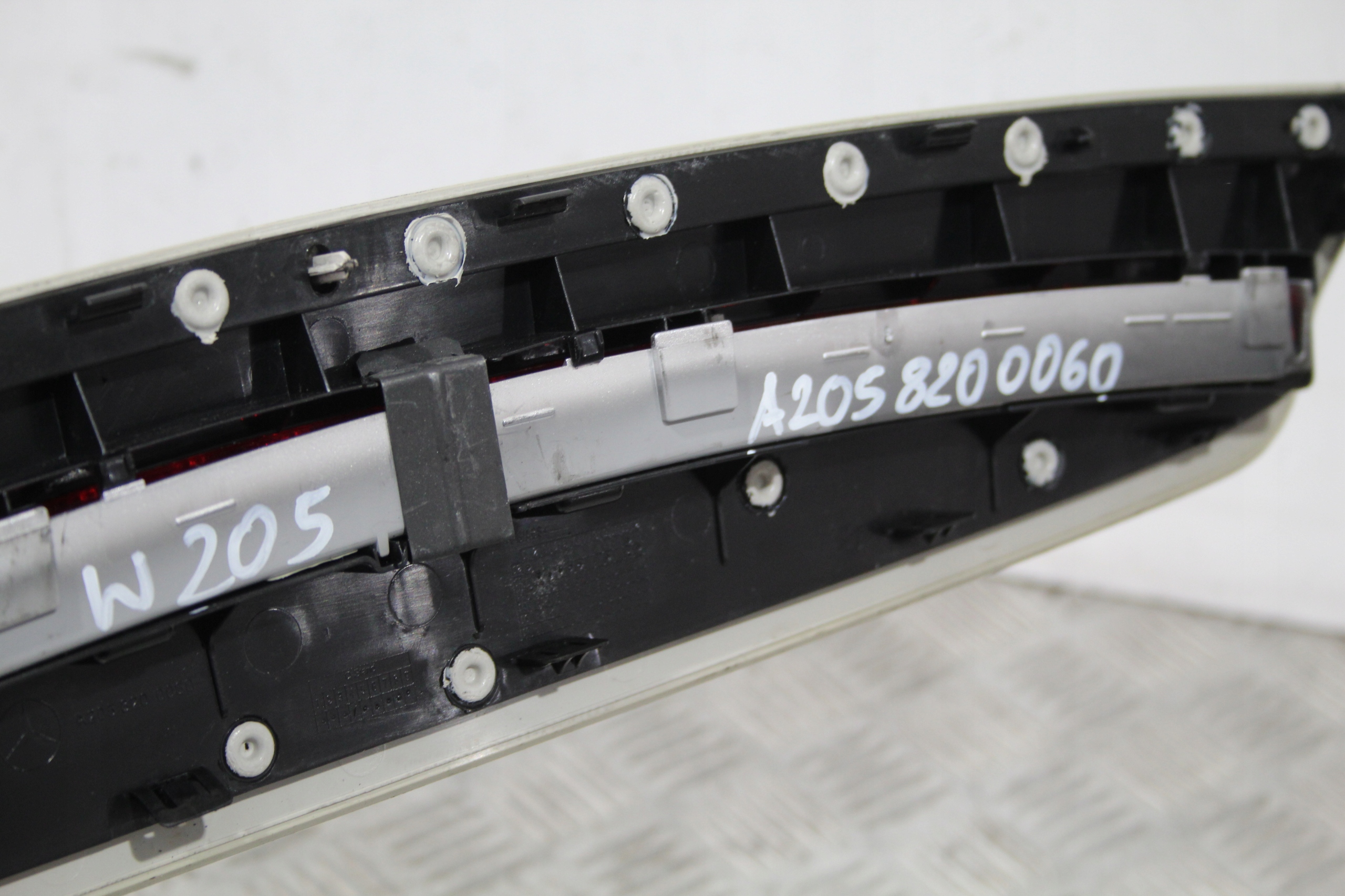 TRZECIE light STOP C-KLASA W205 A2058200060