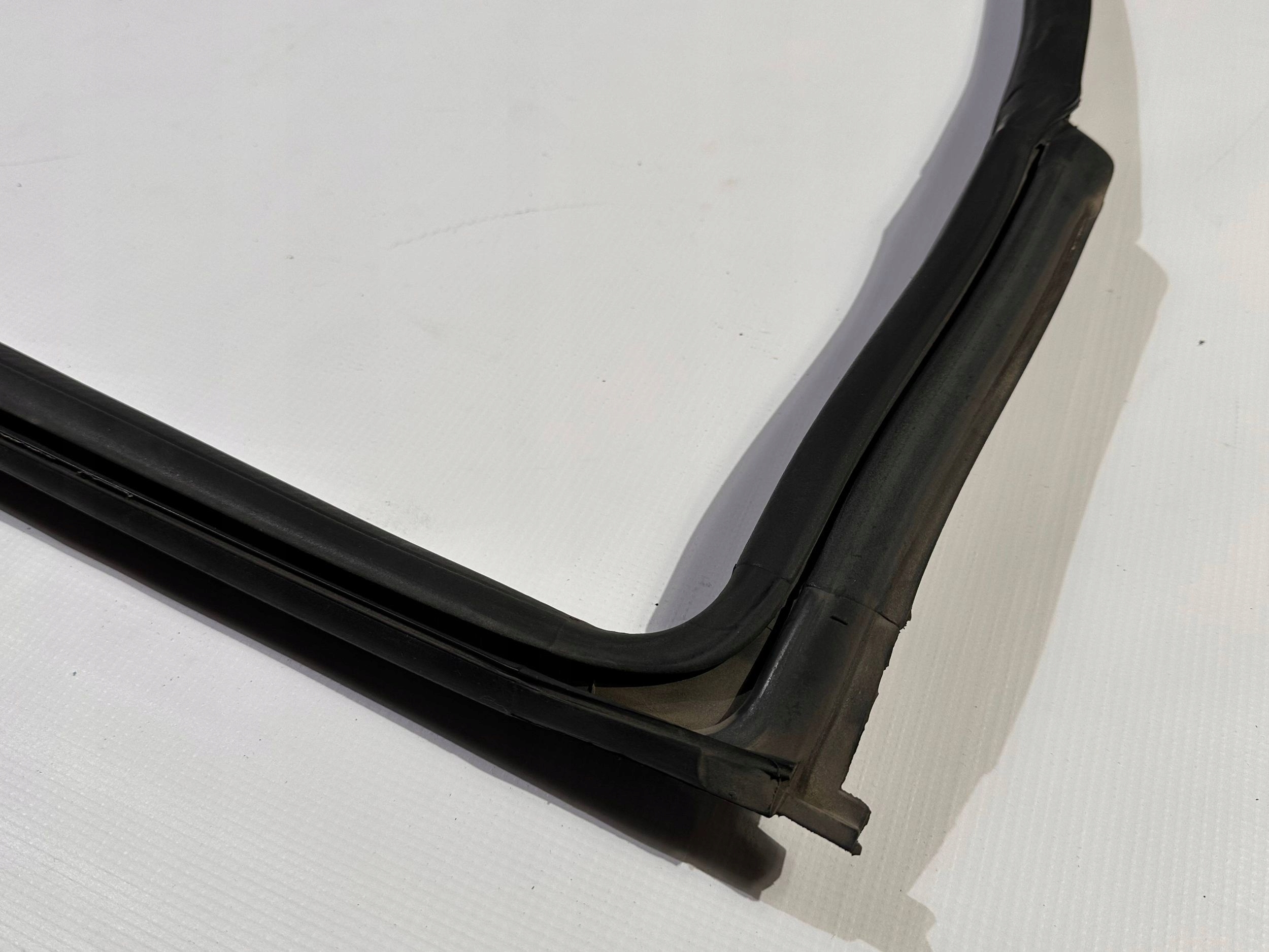 gasket door right front front Chevrolet Camaro 2016+