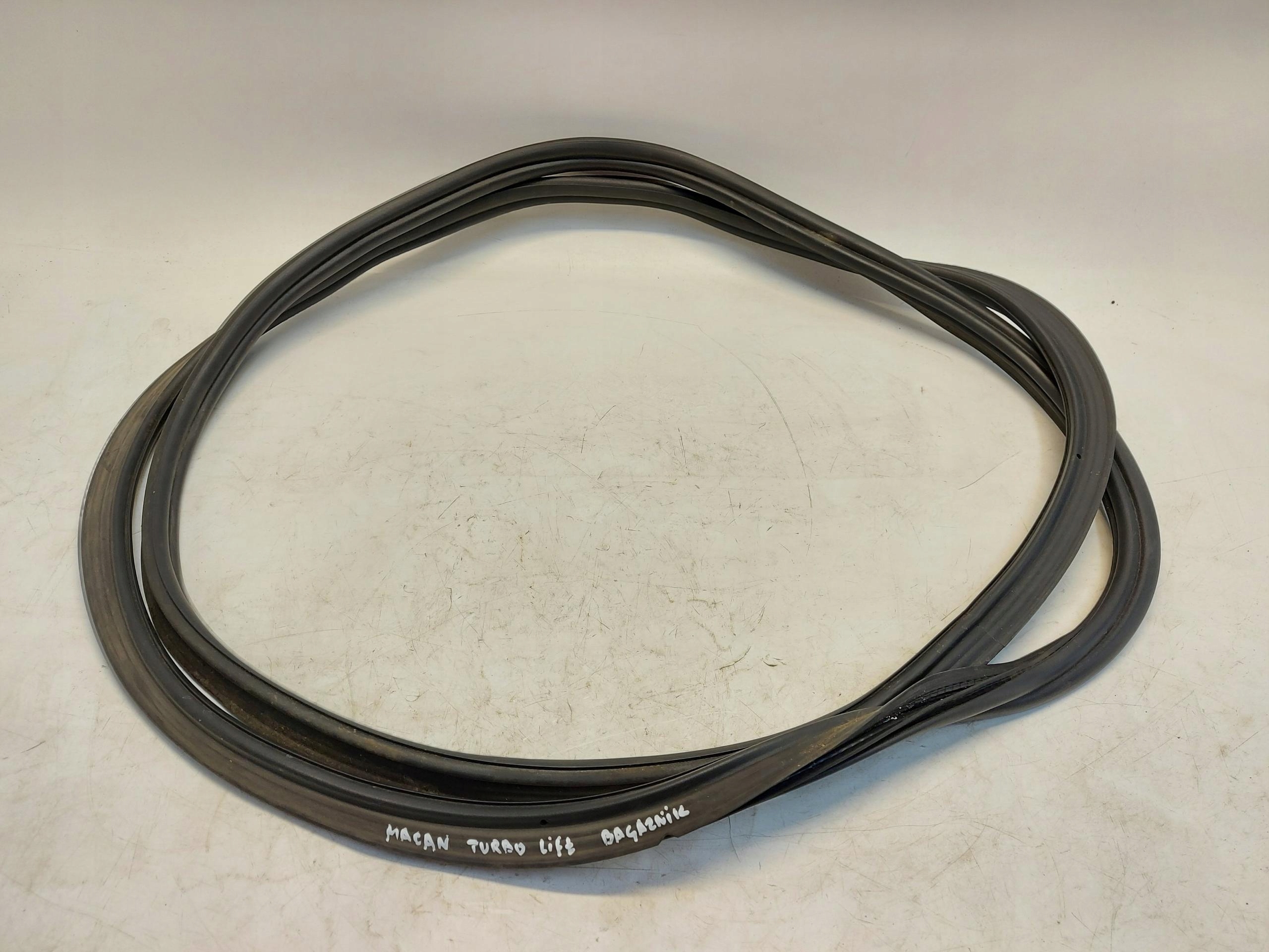 Porsche Macan Turbo II gasket bonnet boot rear part rear 95b831721b