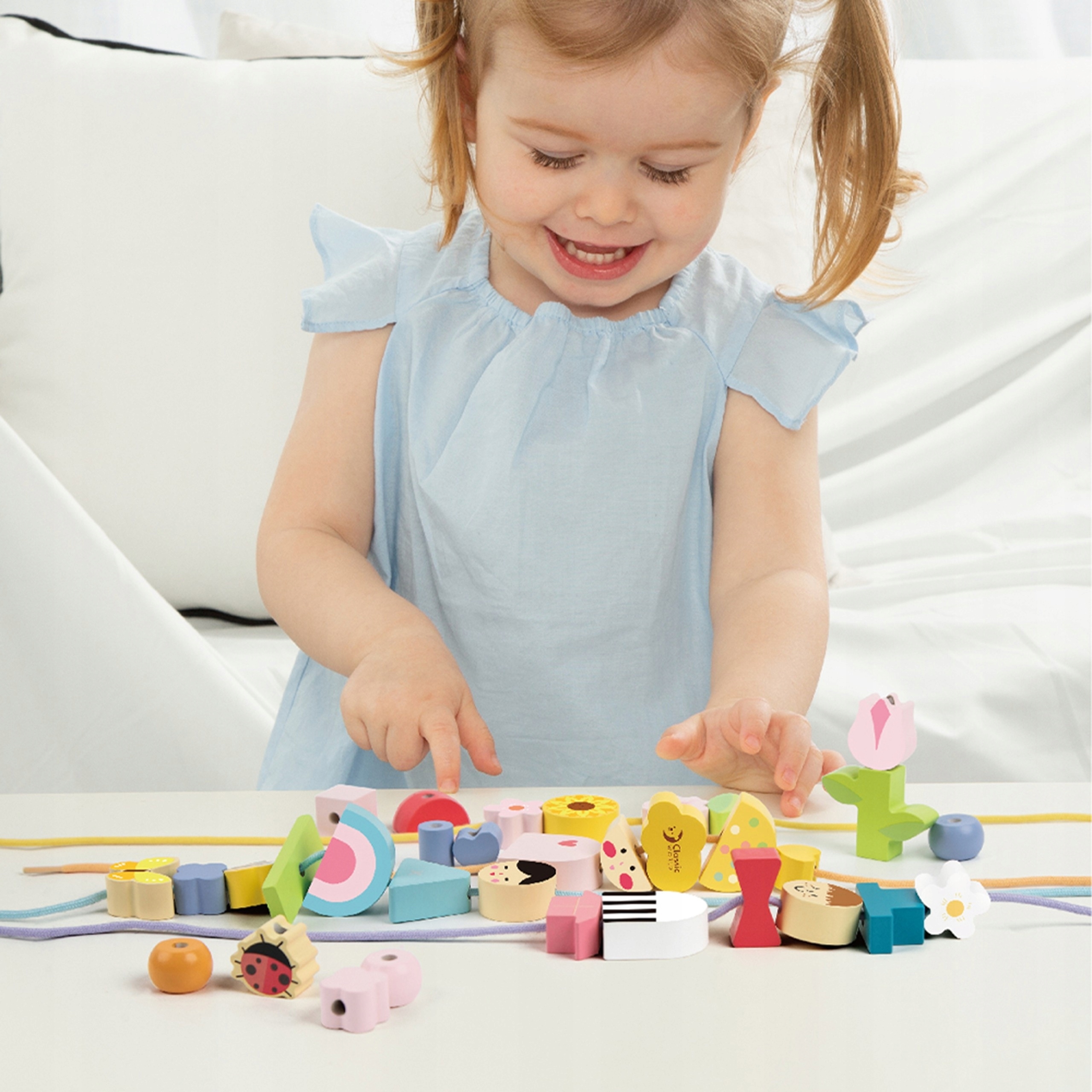 KLOCKI KORALIKI NAWLEKANKA PRZEPLATANKA UBRANIA DUŻY ZESTAW CLASSIC WORLD Marka Classic World