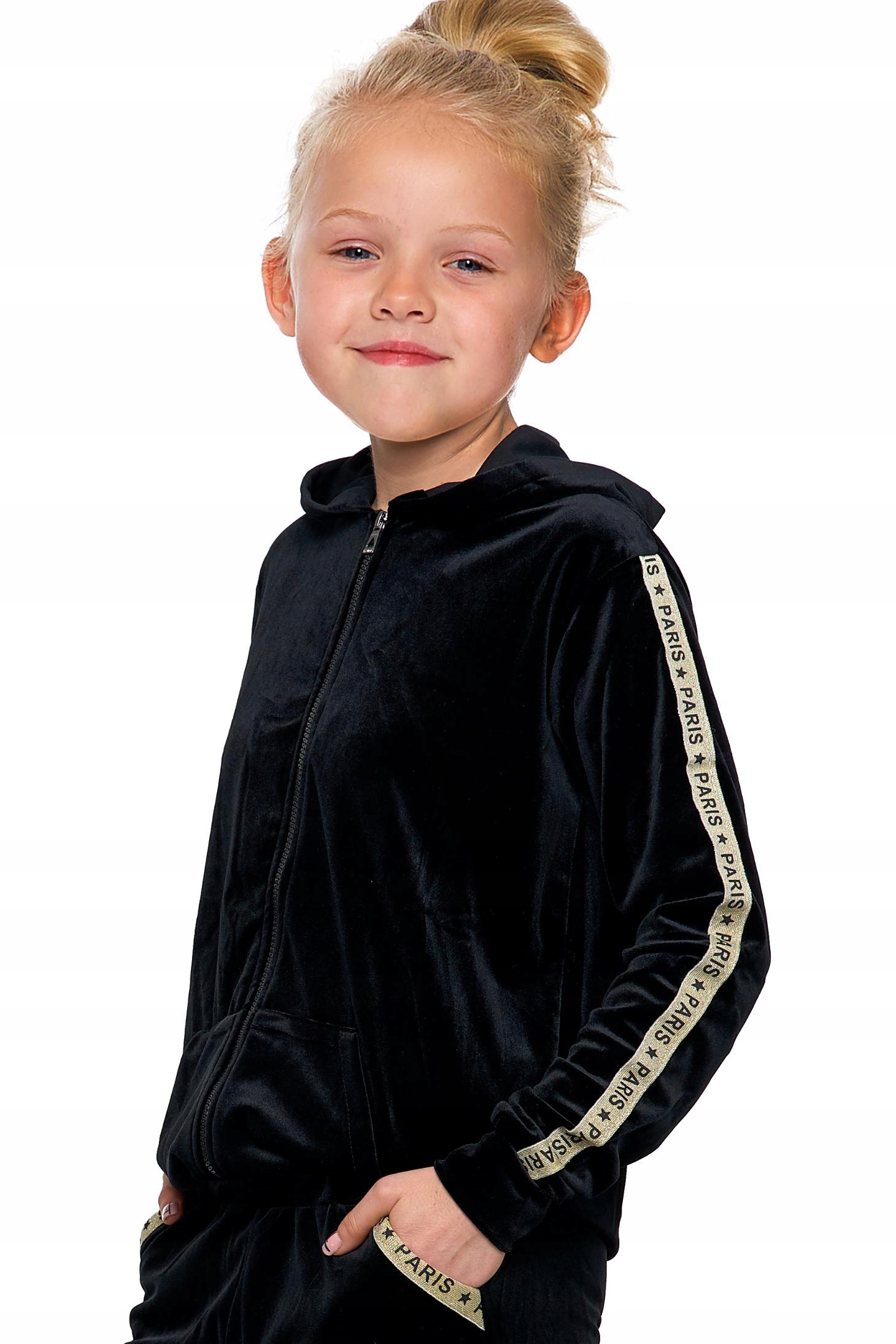 

Bluza czarna welurowa z kapturem r.122-128