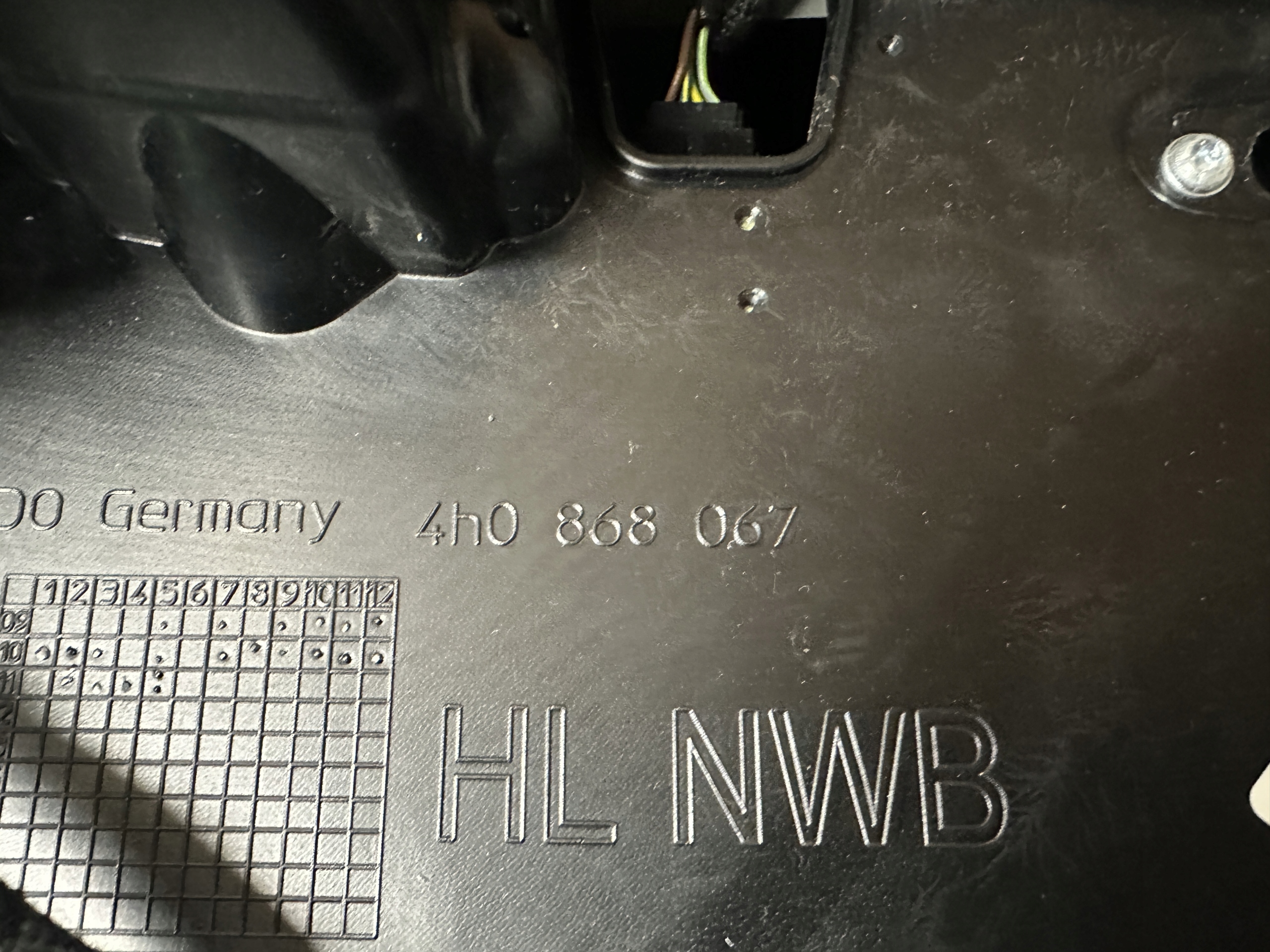 AUDI A8 4H D4 side door left rear part 4H0868067