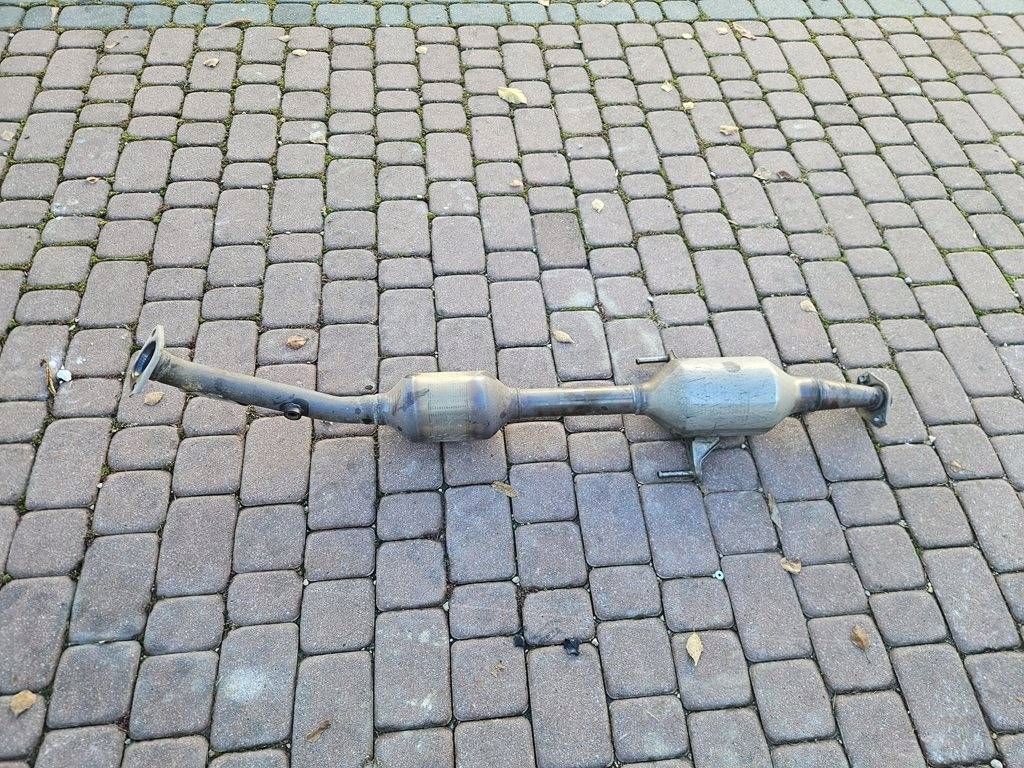 exhaust pipe tlumik catalyst 1.5i 1.8i Toyota Corolla E210 E21 30T36