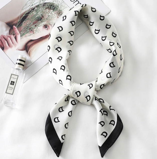 

Dior jedwabna chustka apaszka opaska silk Uni