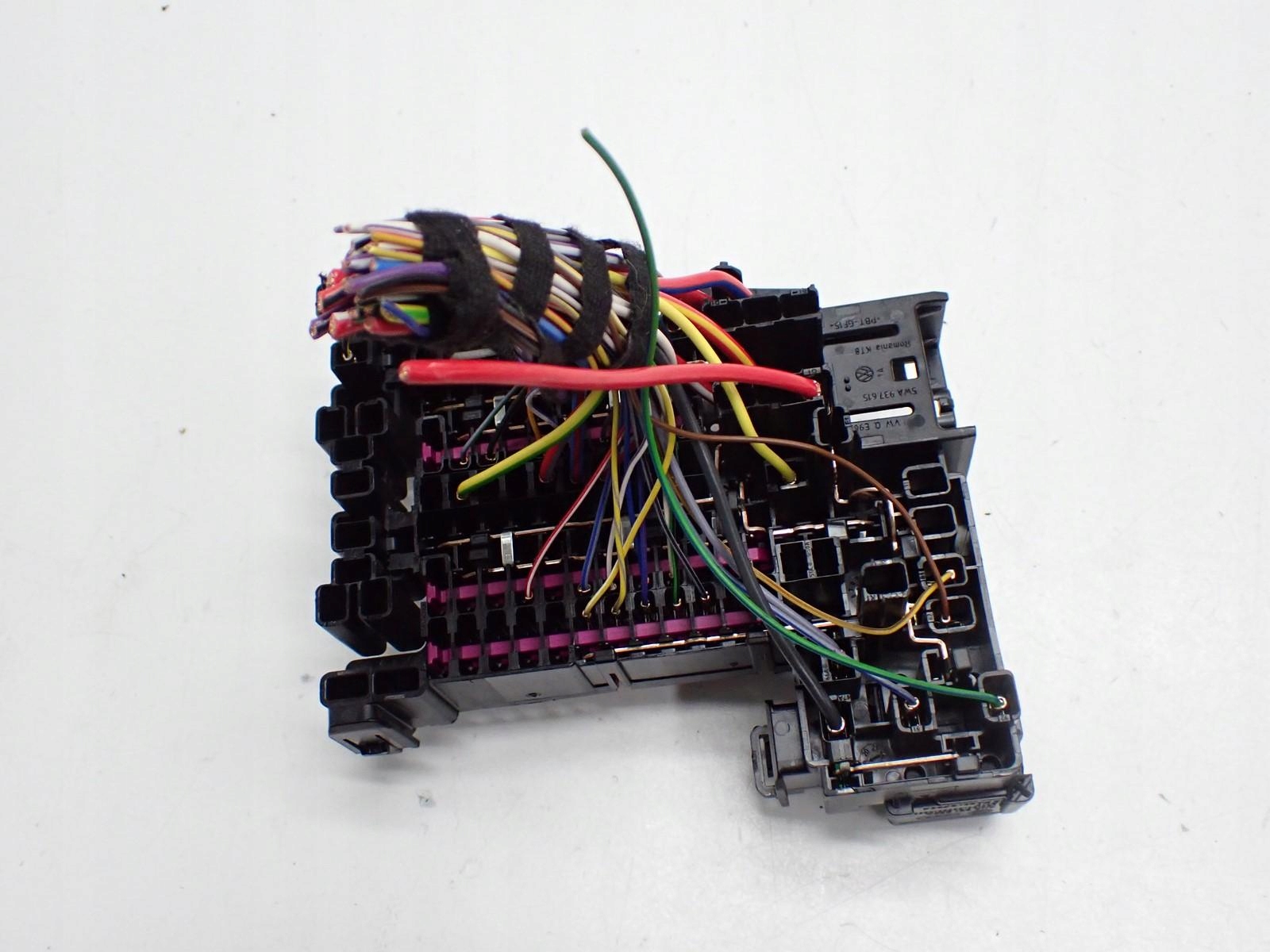 PUSZKA SKRZYNKA BEZPIECZNIKÓW 5WA937615A VW CADDY 2K 2K7 IV V 23R Numer katalogowy części 5WA937615A