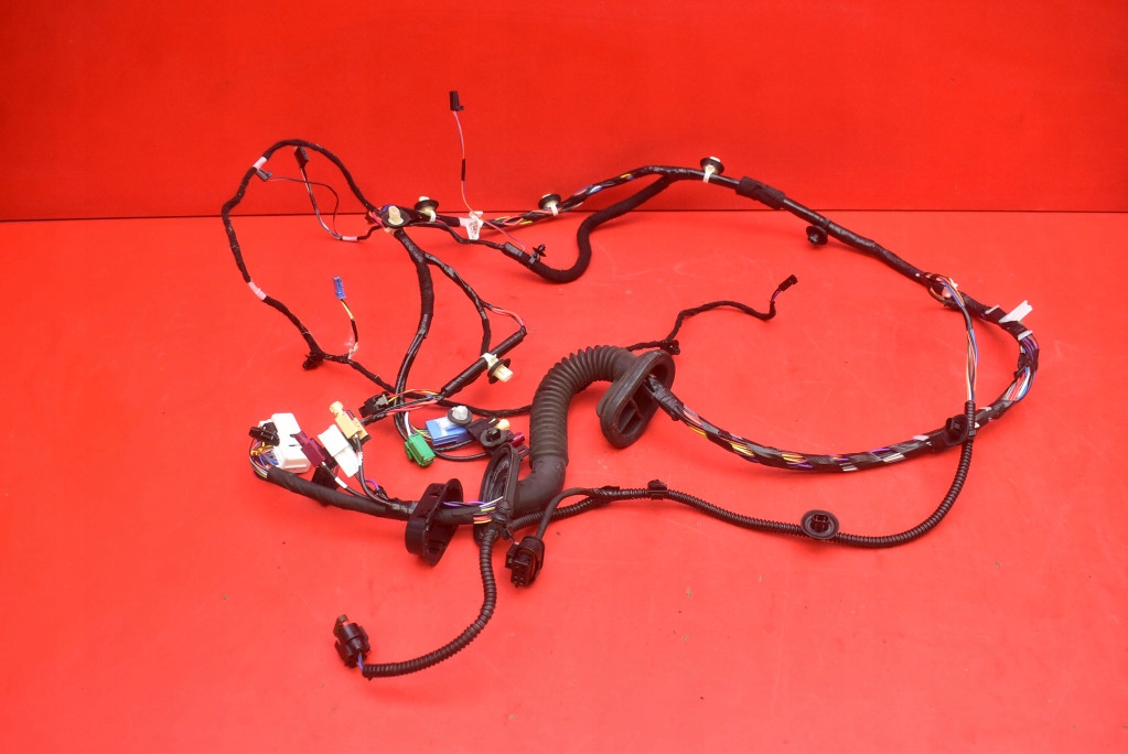 bundle door left front 1067957-00-F TESLA MODEL 3 17-21