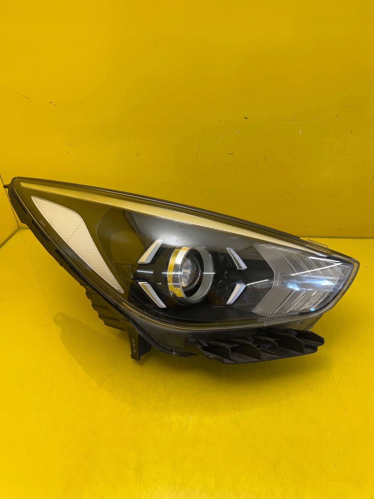 light right front Kia Niro 2016