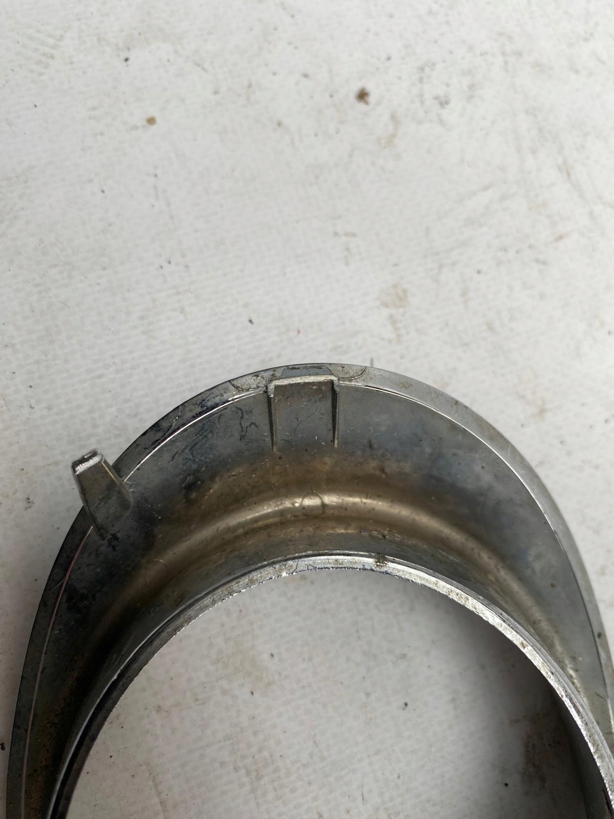 TOYOTA AVENSIS 12- frame fog lights left