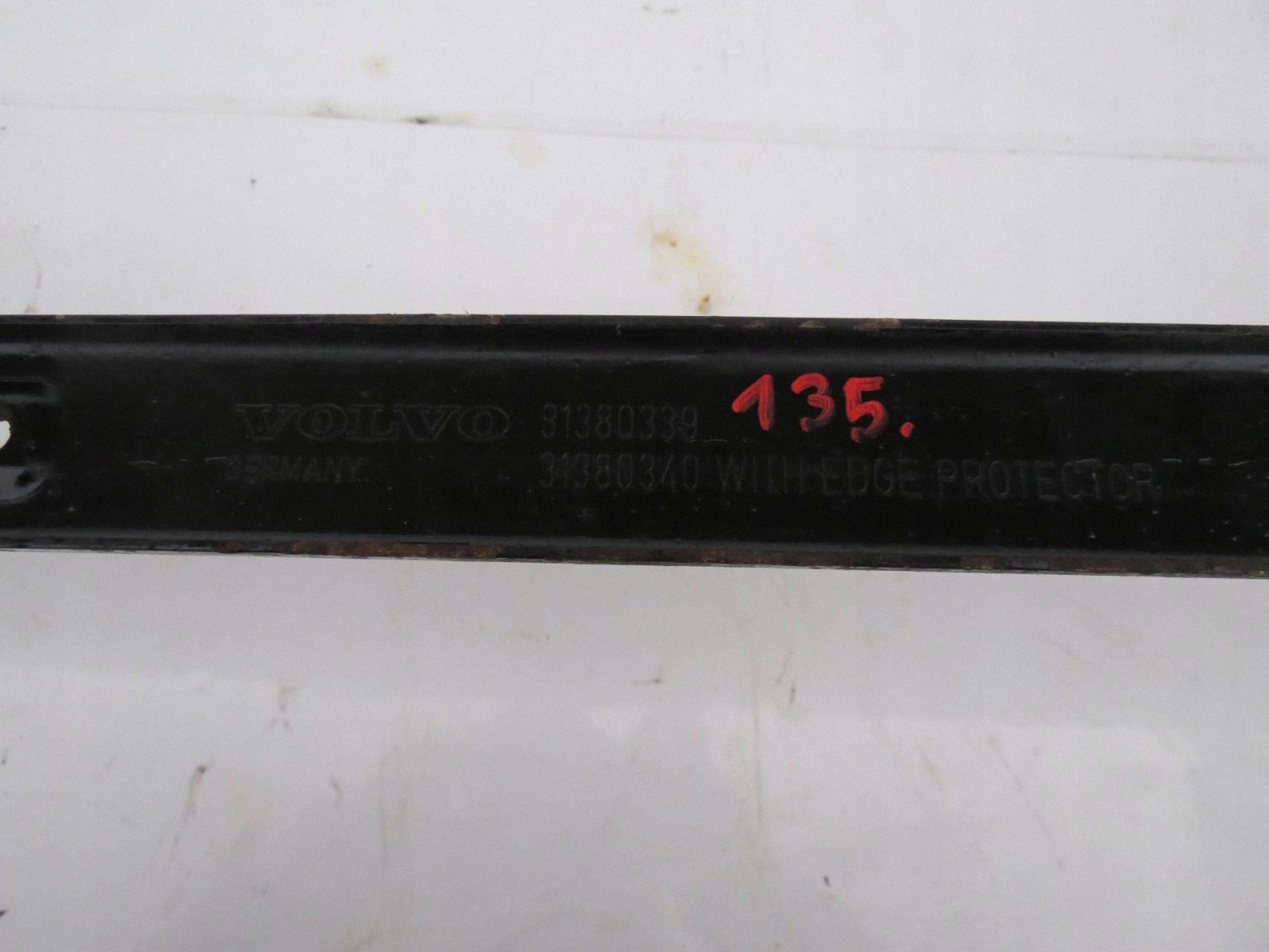 Support plaque Poignée Console Réservoir Carburant VOLVO V60 31380339