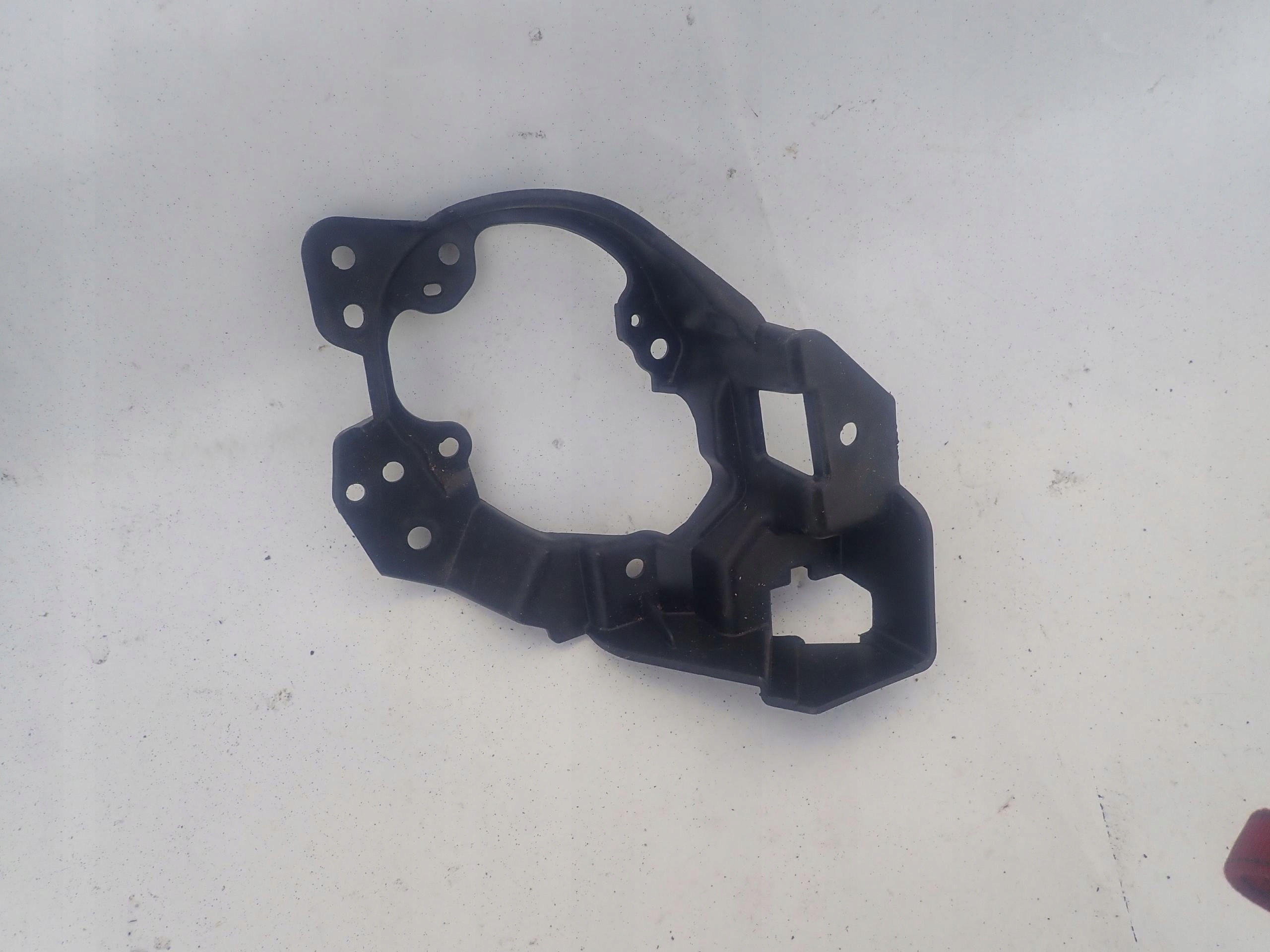 MAZDA 3 LIFT 13-17 Destra Supporto staffa