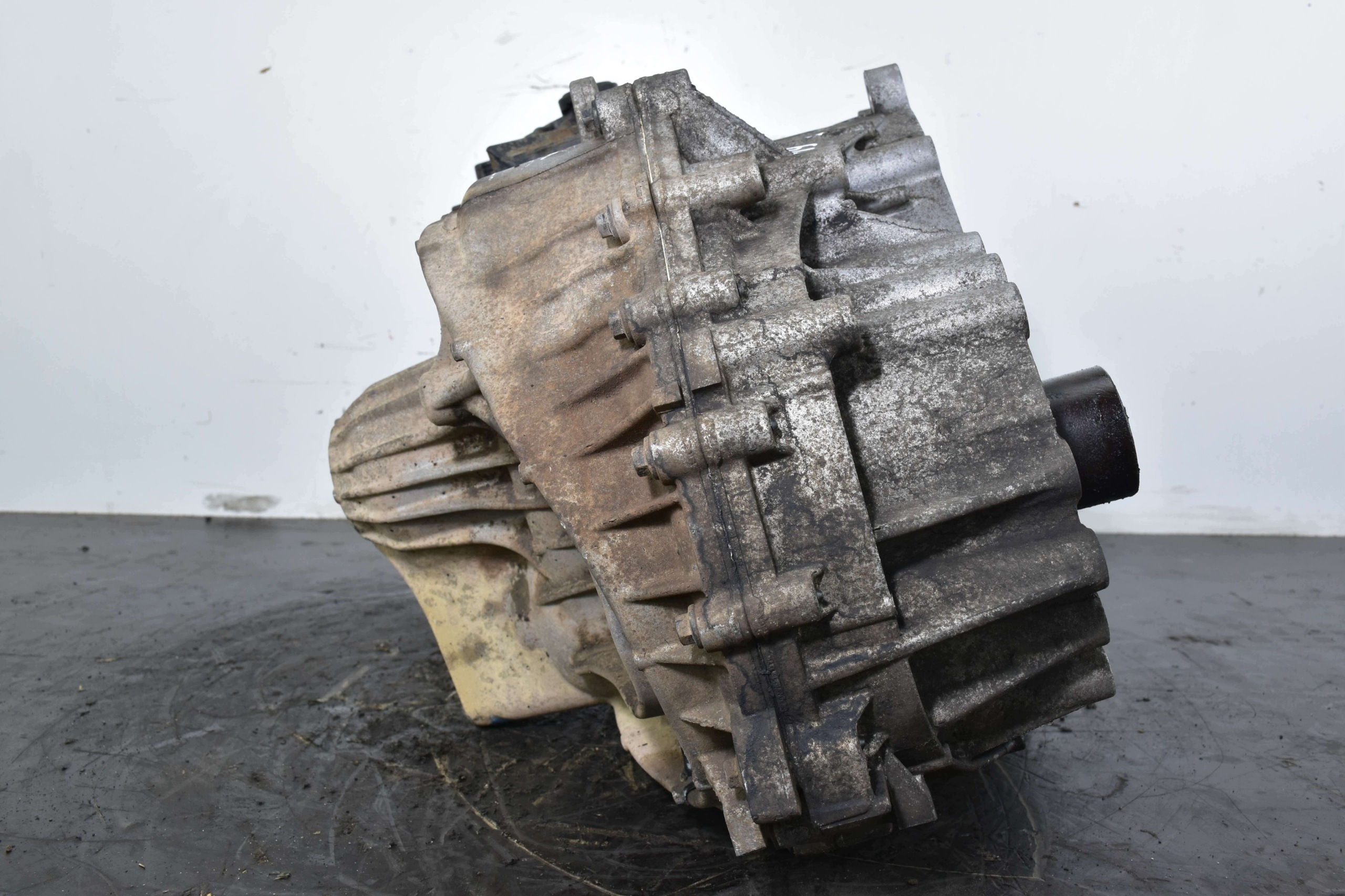 gearbox, manual VOLVO XC90 2.4 d 185KM 566R7002CE 05-10r 4x4