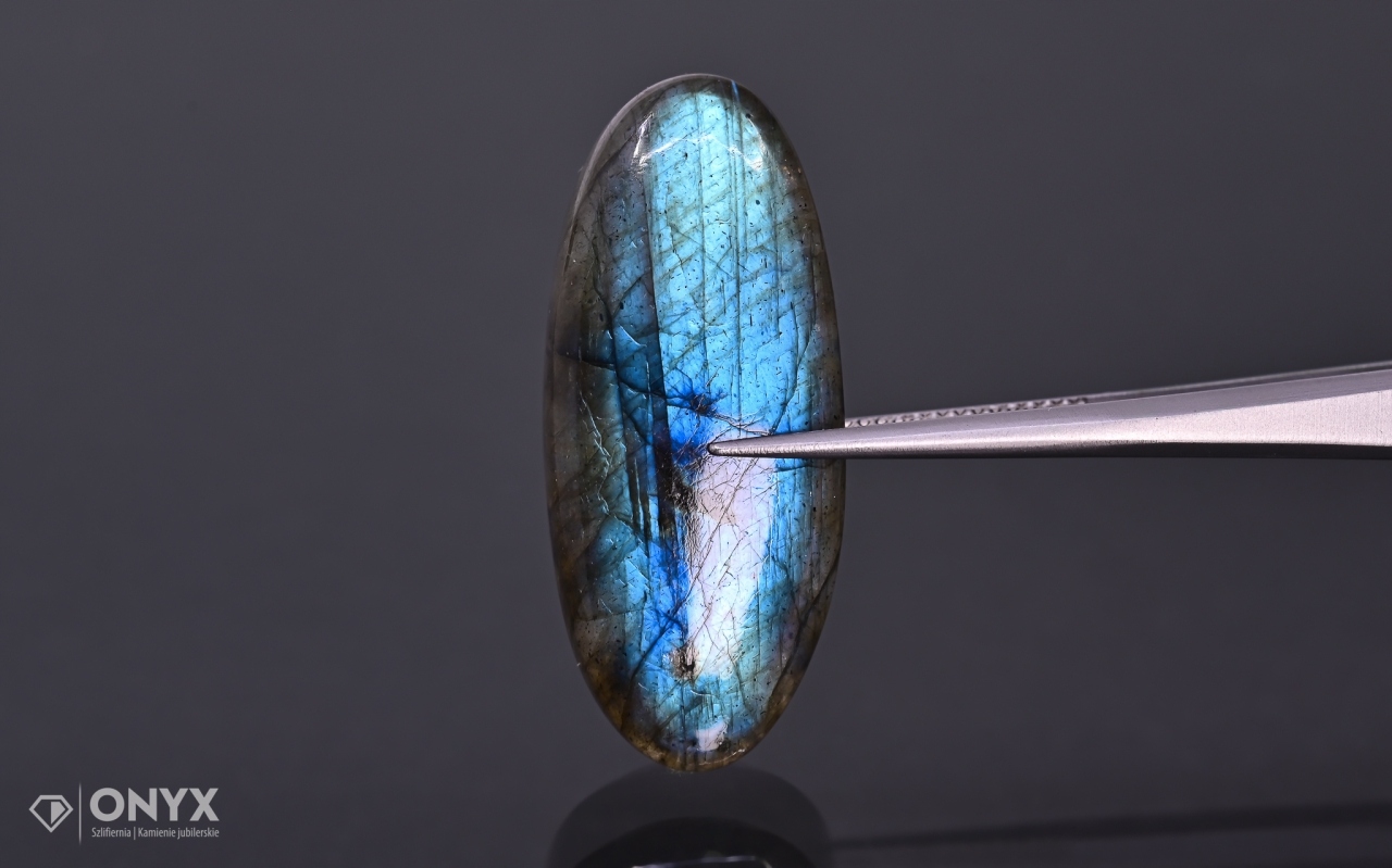 Labradorit kabošon ovál 30x15 mm