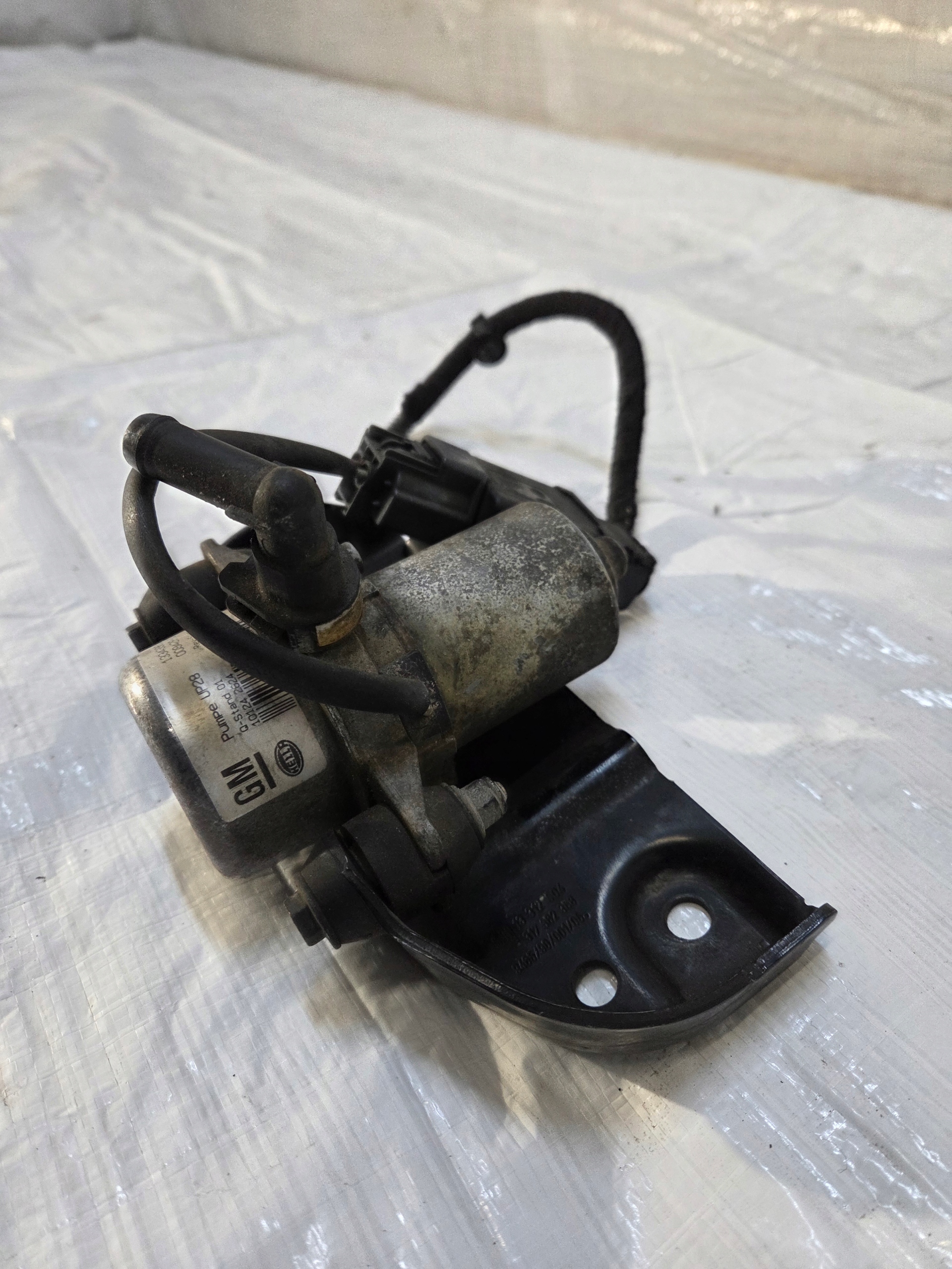 opel ASTRA IV J 1.4 насос вакум 13343961