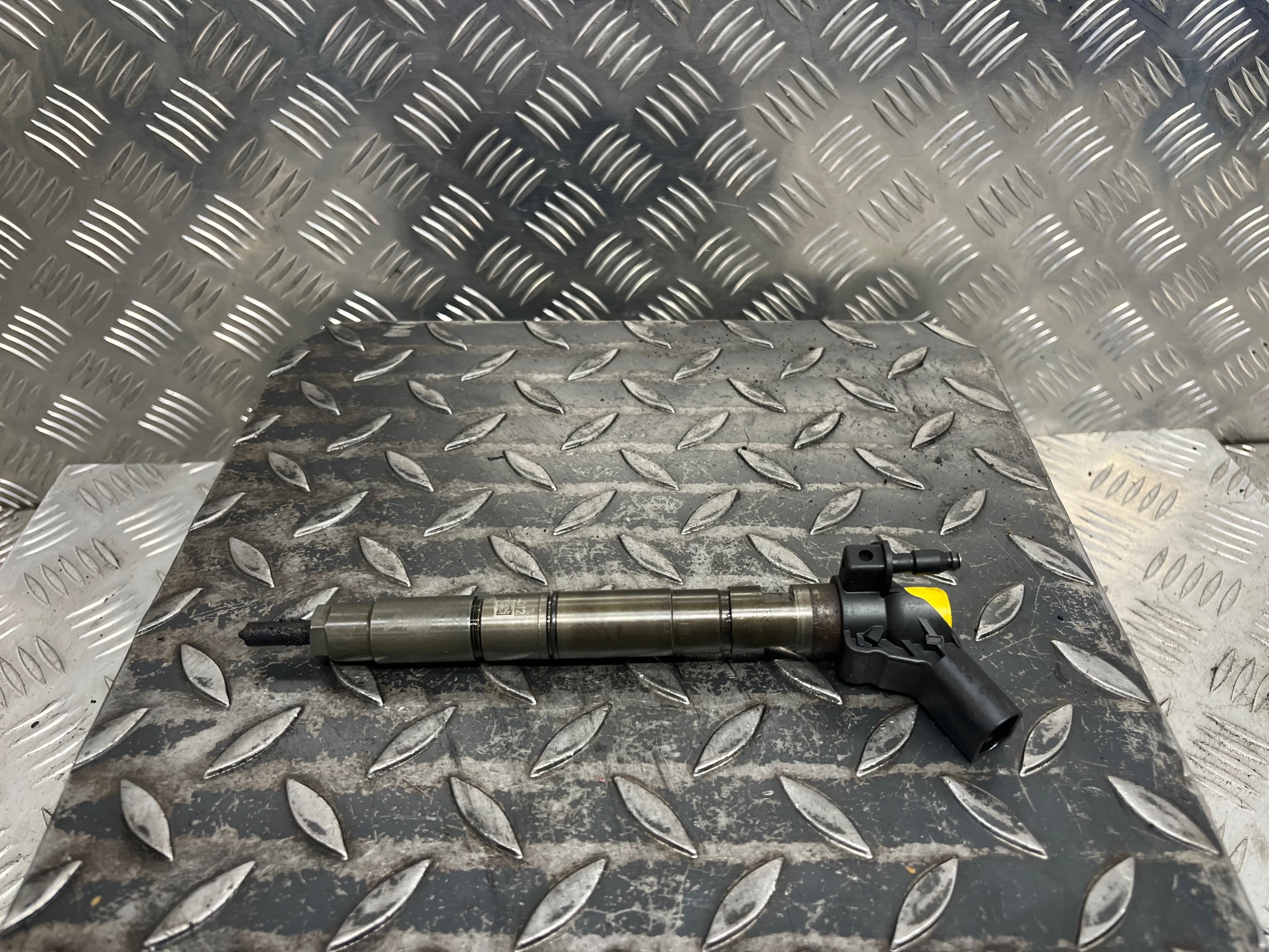 nozzle injector VOLKSWAGEN PHAETON 059130277AH