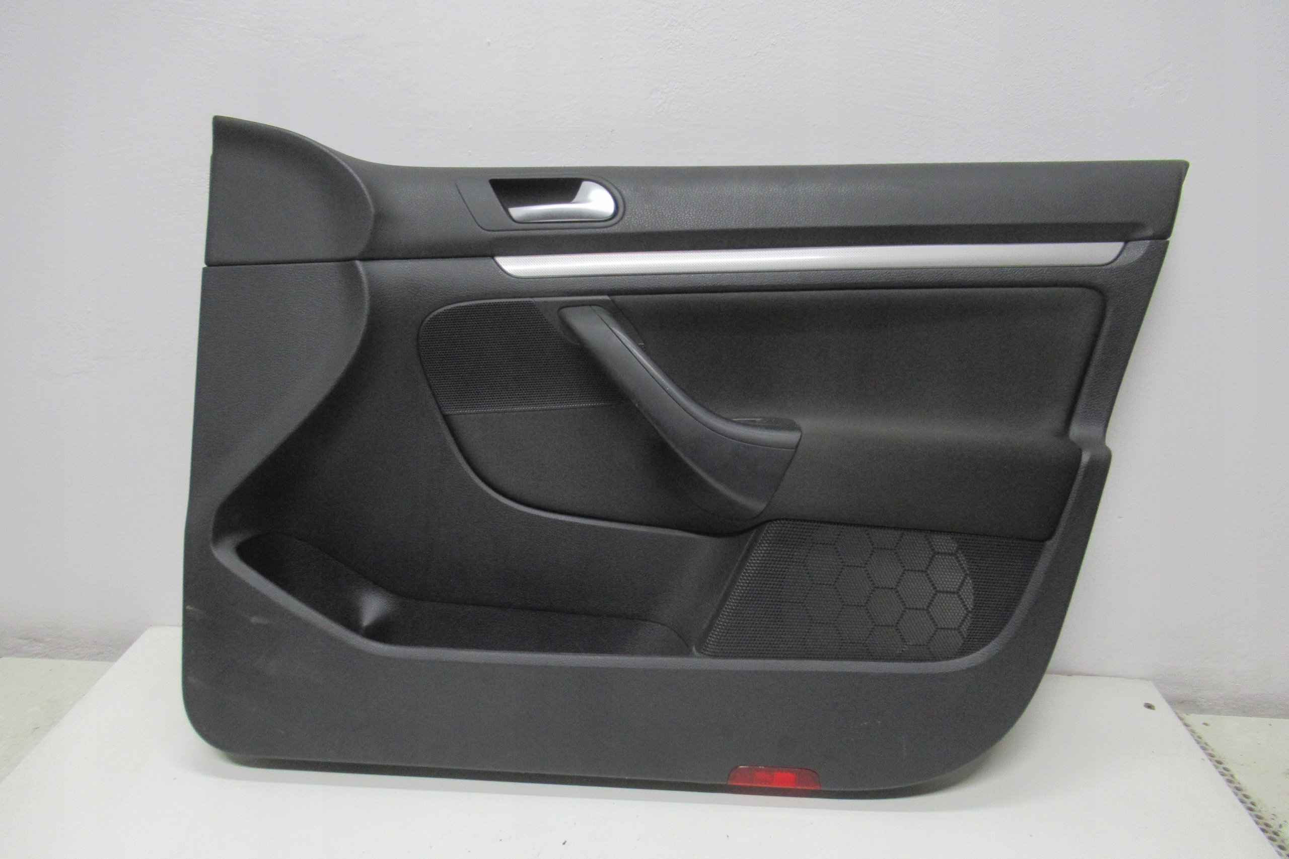vw GOLF VI 13R дверные карты правый передний универсал