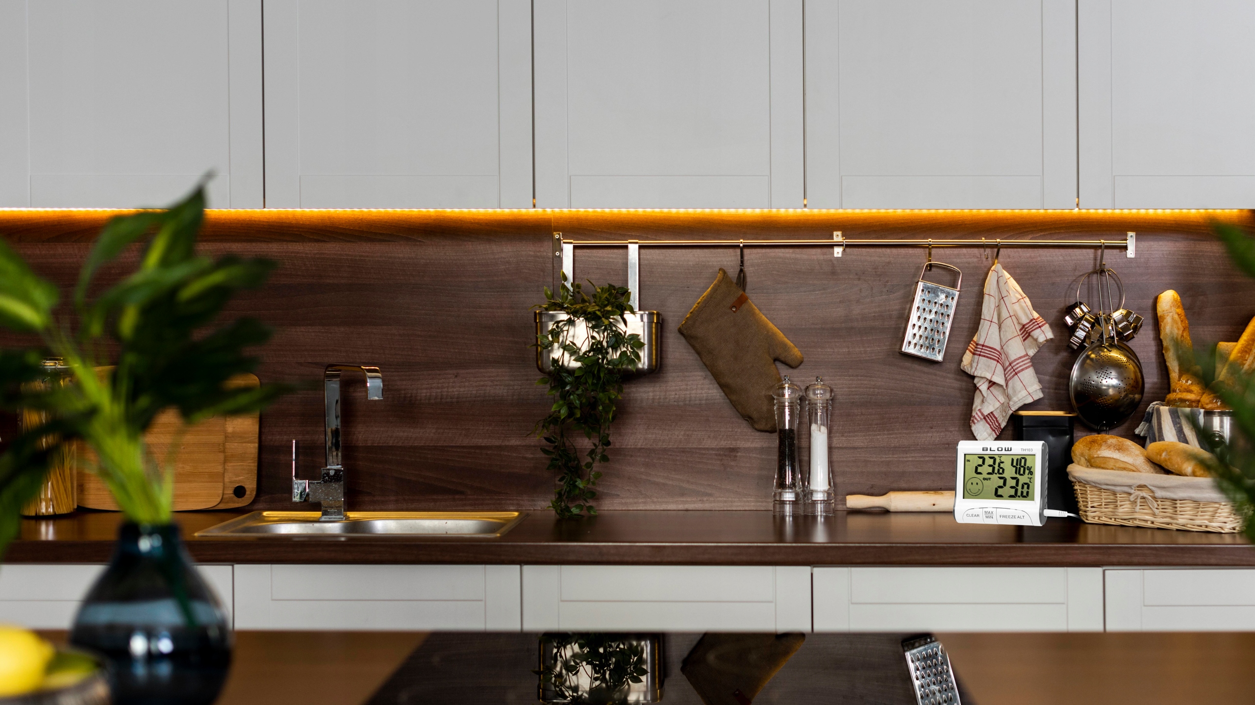 4x STACJA POGODOWA POGODY TERMOMETR MINI HIGROMETR BATERIA MAGNES ZESTAW Kolor biały