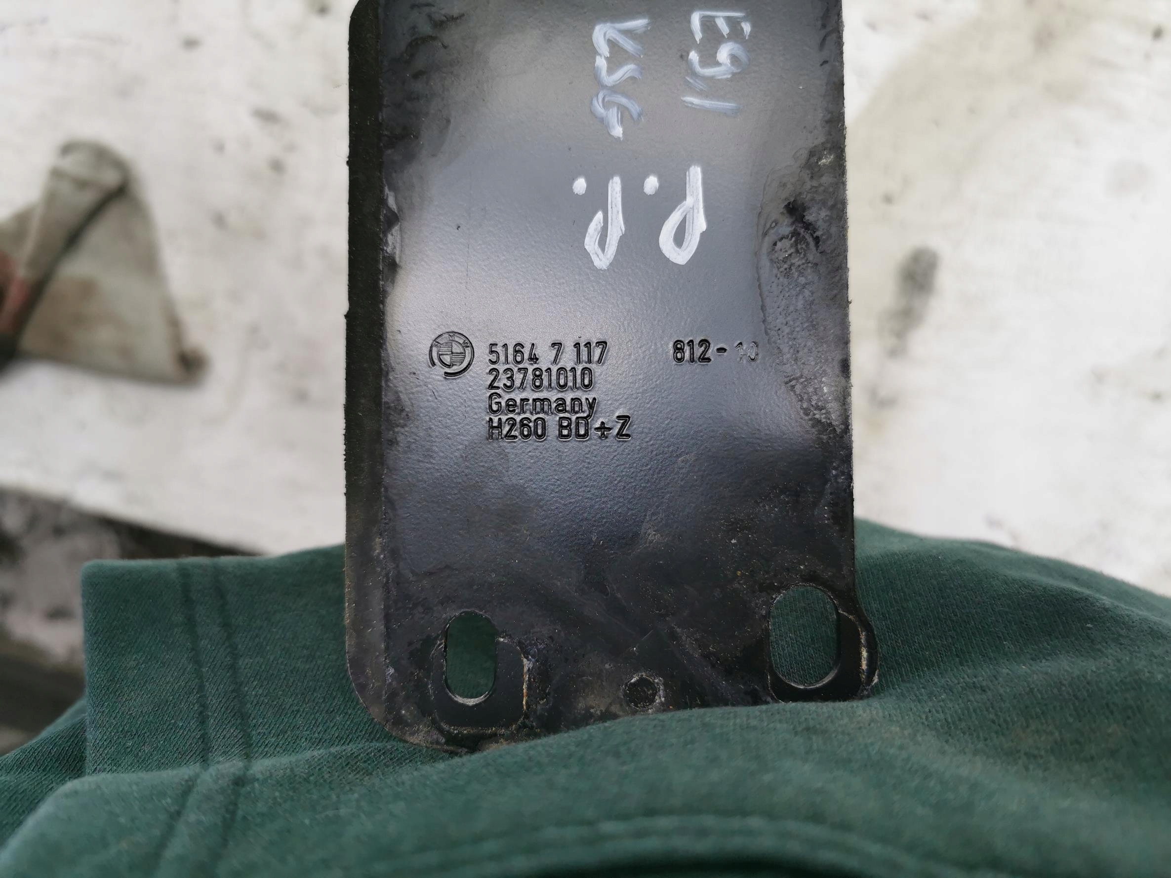 holder radiator right BMW SERIA 3 E90 E91 LCI