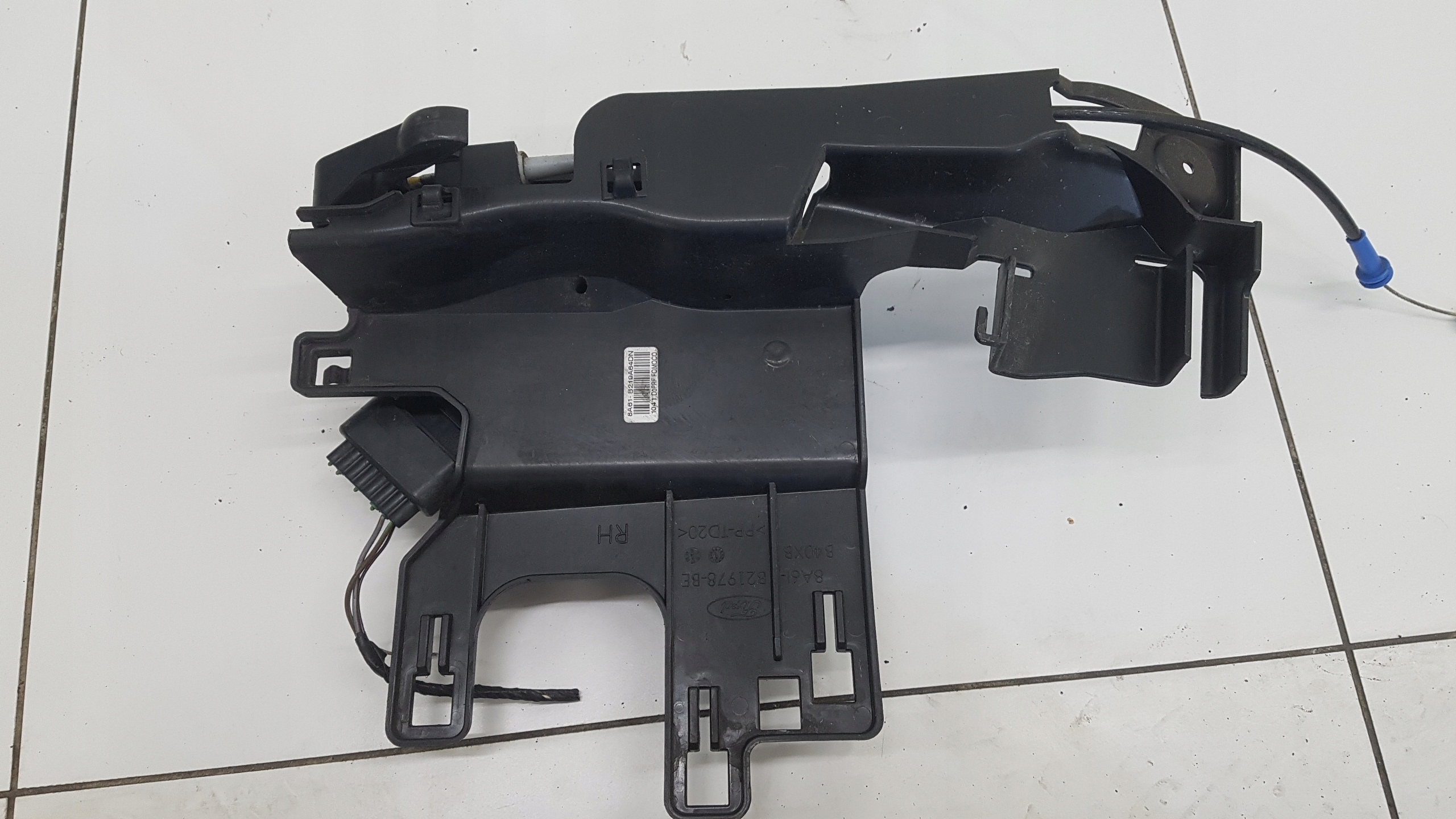 lock door right front FIESTA MK 7 4 PIN 8A6A-A21812-BG 8A61-B219A64DN