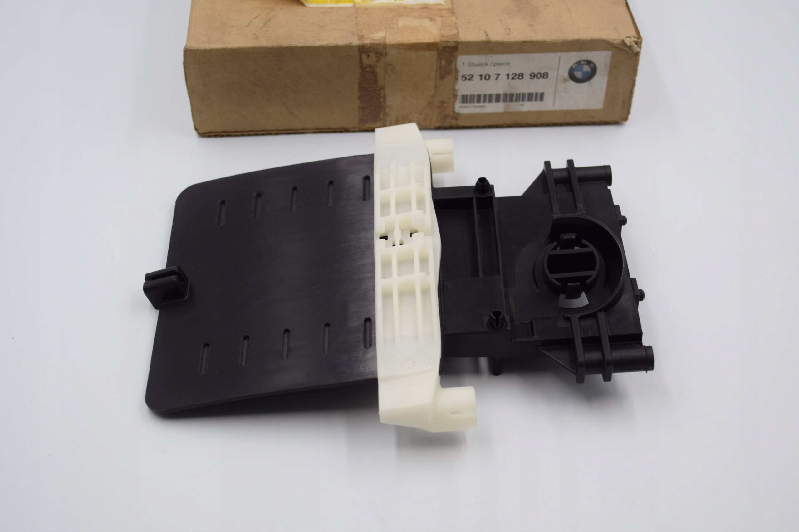 52107128908 - Новый элемент регулировки подголовника для BMW E65 E66