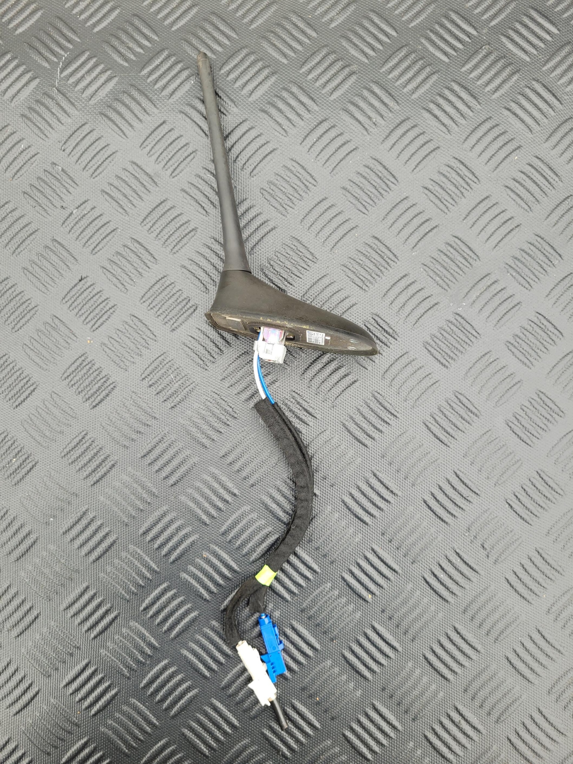 P68269669AA ANTENA dach GPS JEEP COMPASS II