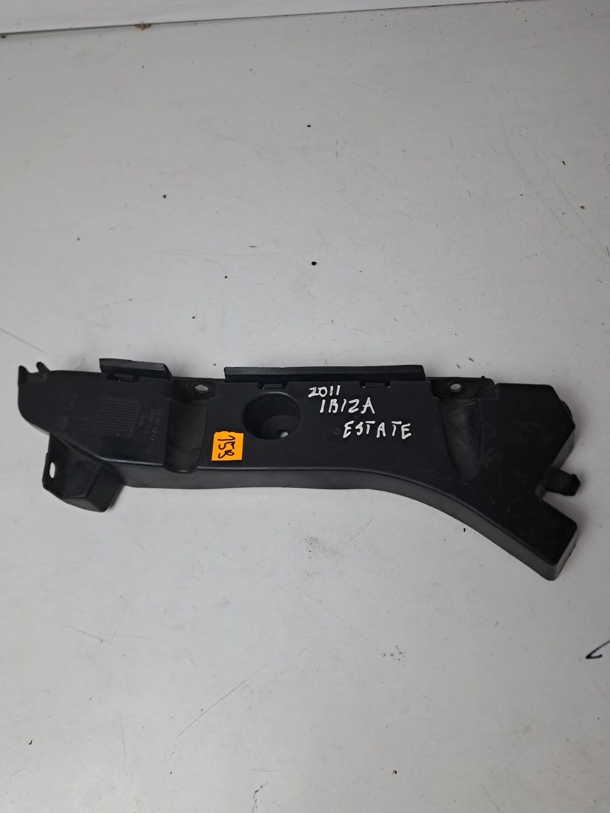 support holder of a bumper front front left Seat Ibiza IV kombi