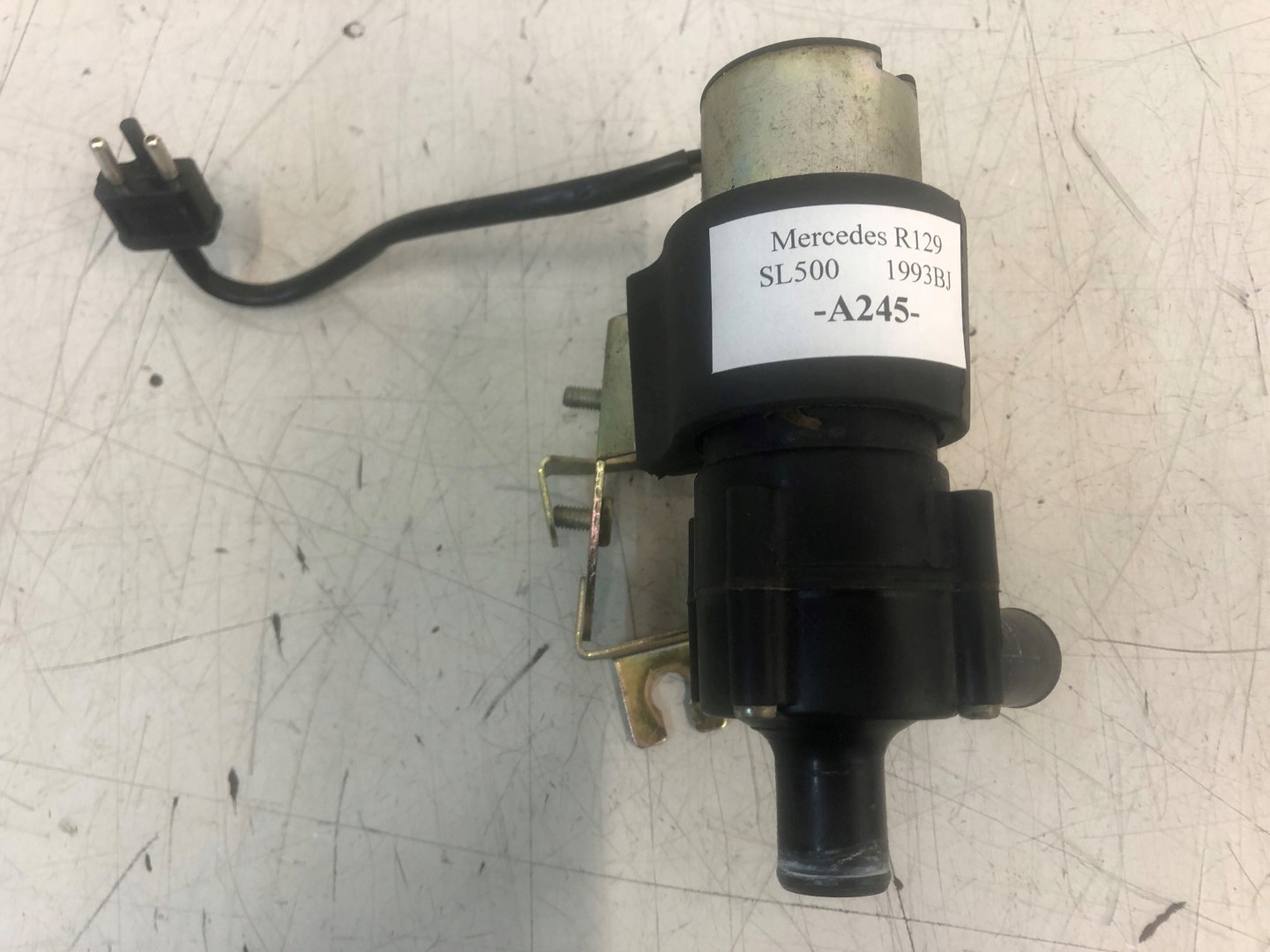 Водяной насос 0018351064 Mercedes R129 SL 92 A245