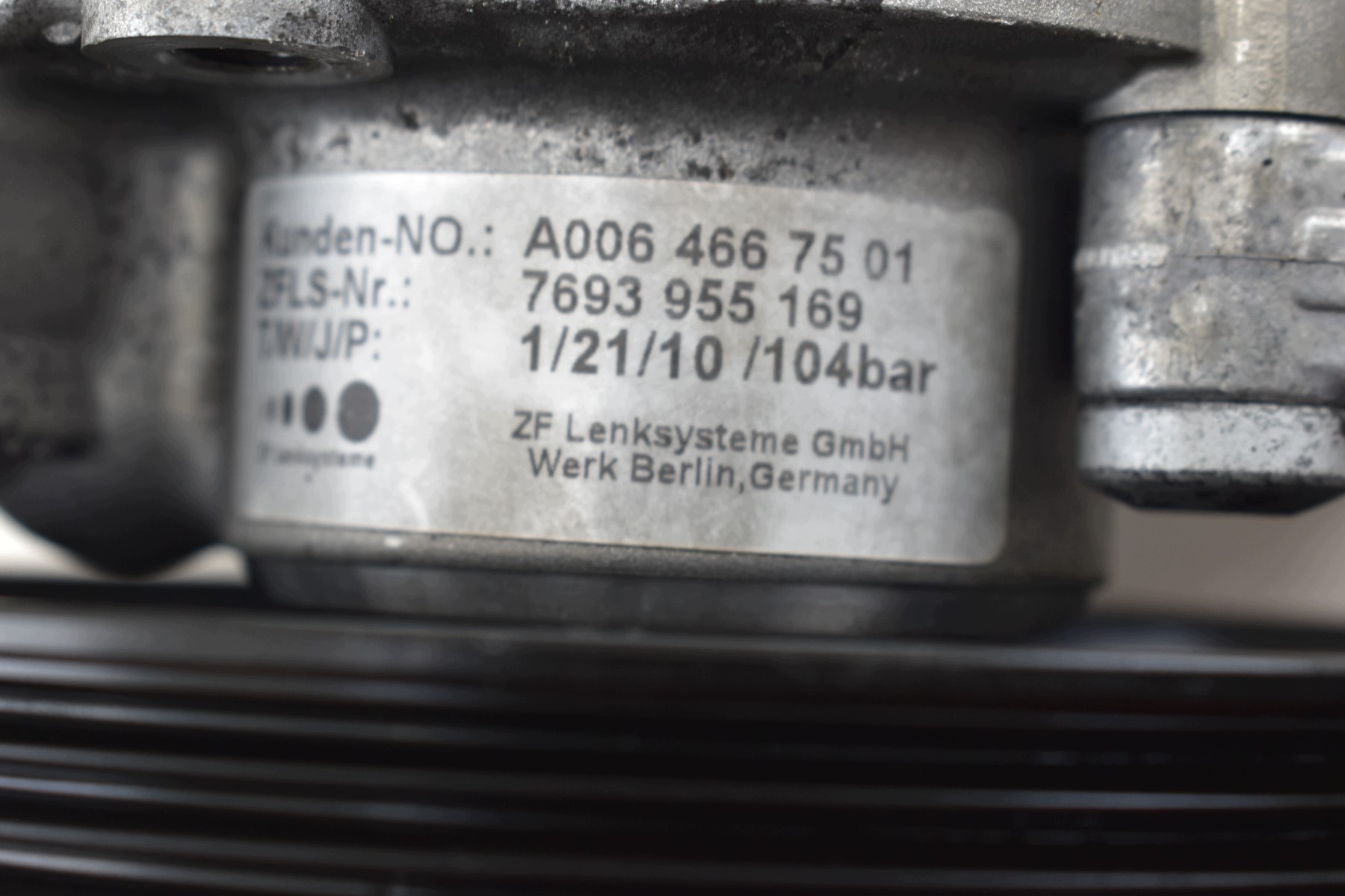 servo pump MERCEDES W204 W212 S204 1.8 compressor; A0064667501