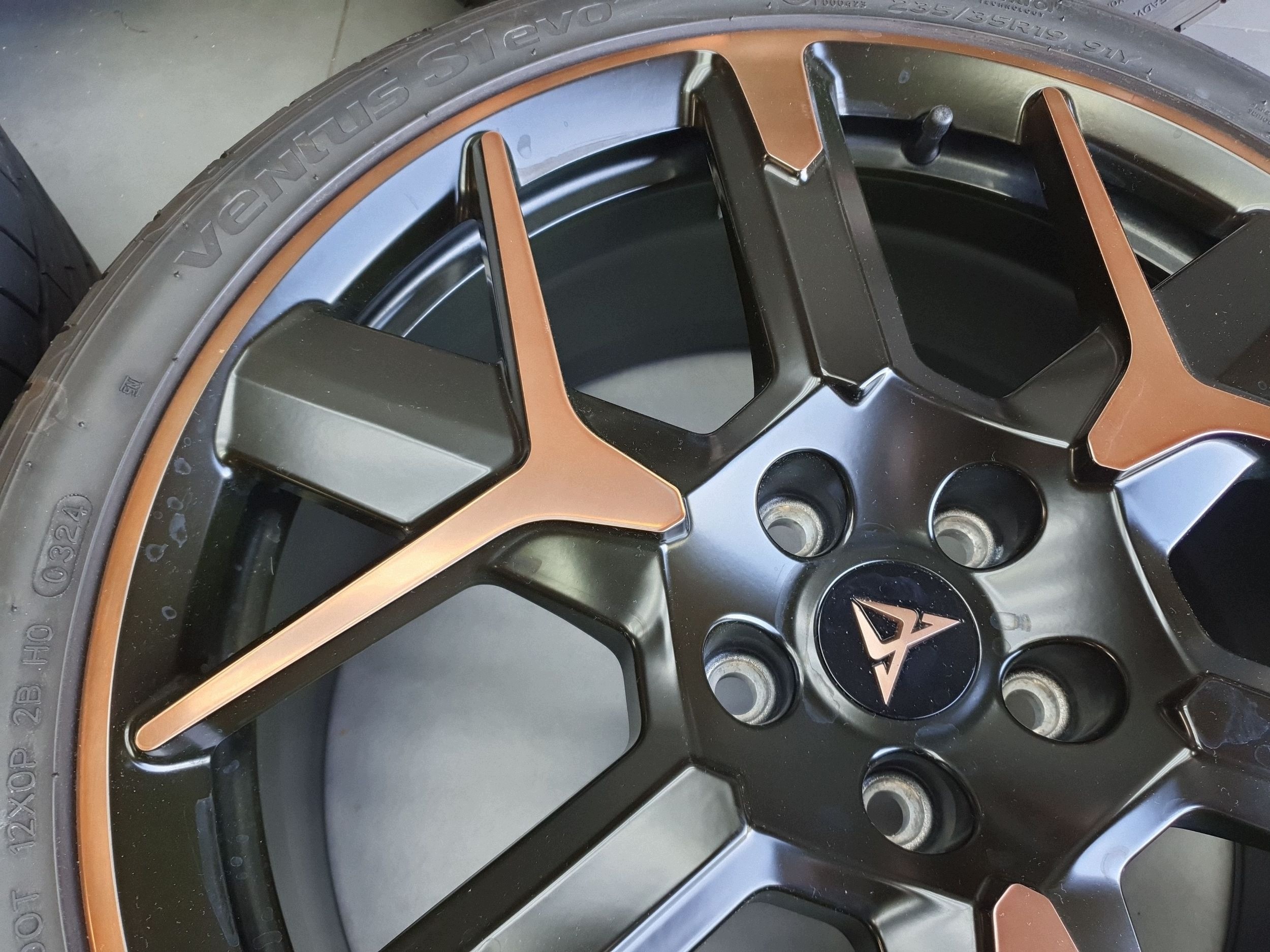 Cupra Leon IV disc wheels tyres 2024 235/35 19 et49 5FA601025AD