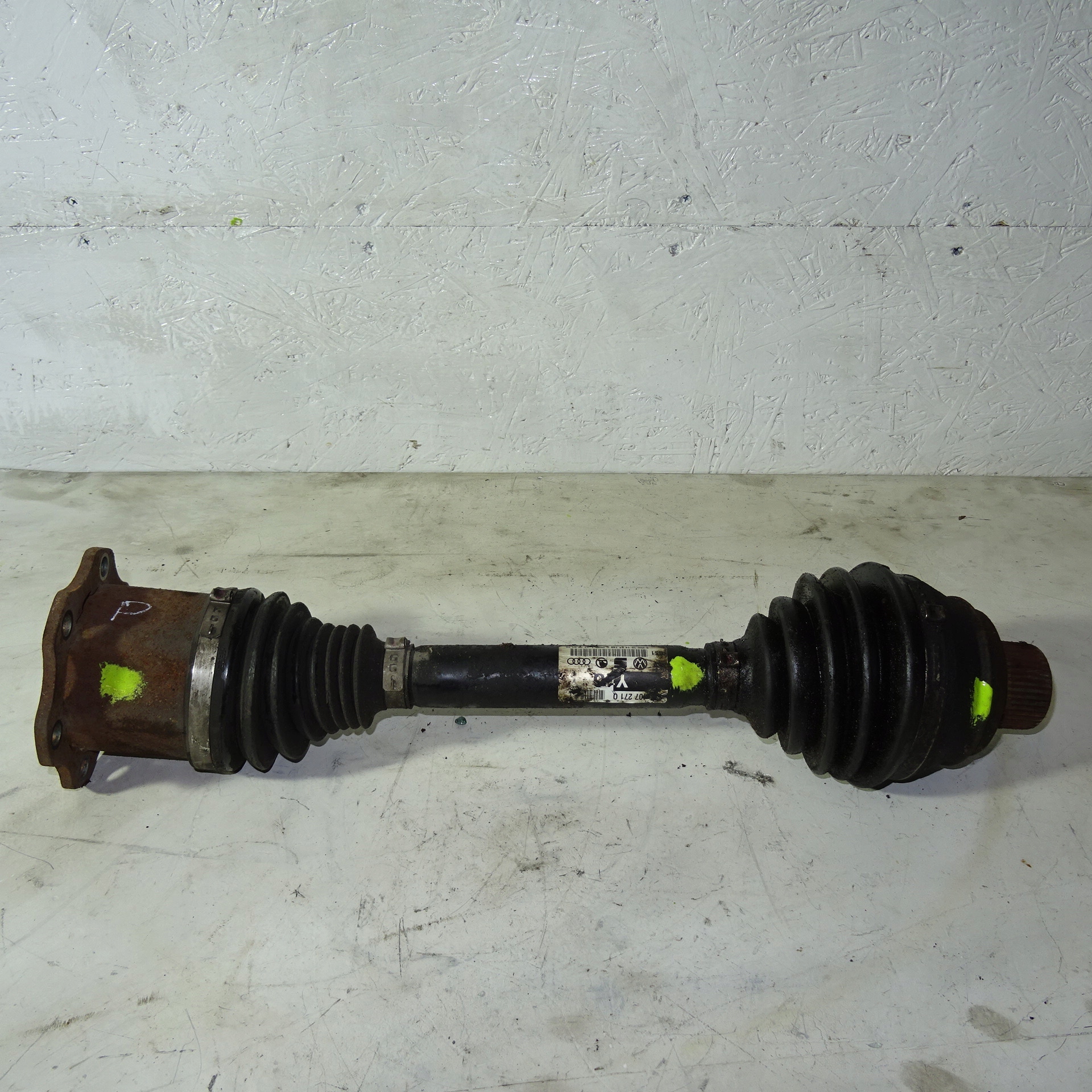 AUDI A5 2.0TFSI semi-axis right front