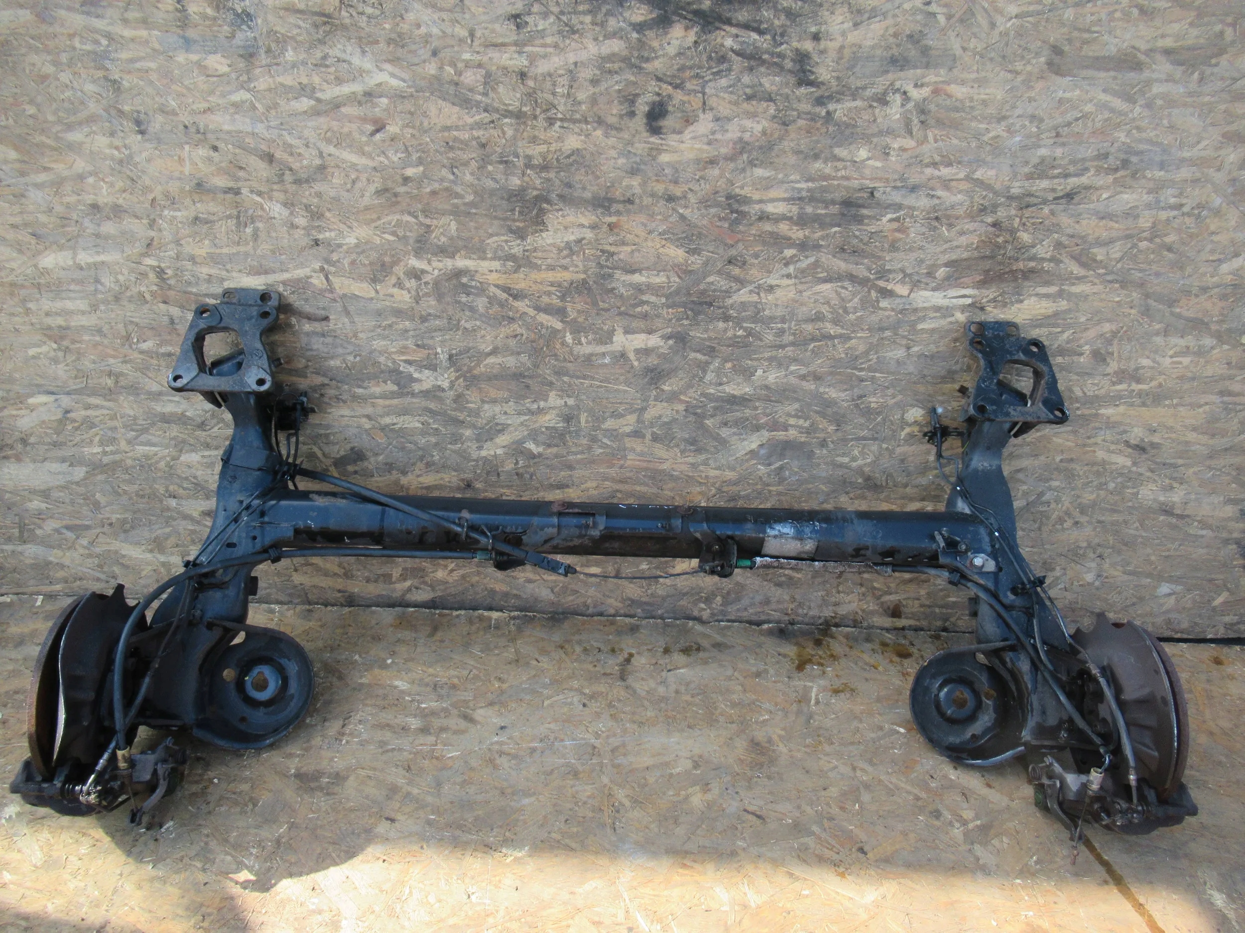 Oś tył Citroen C4 Picasso 06-