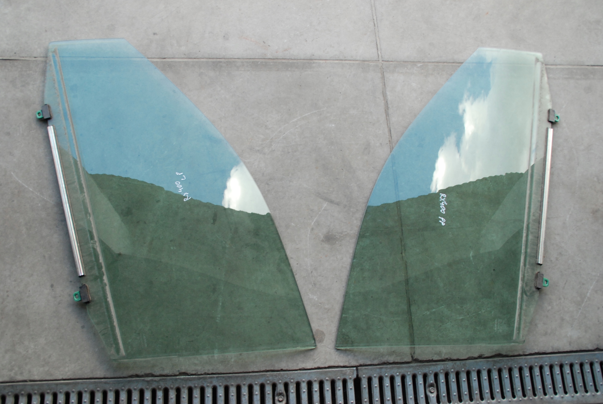 СТЕКЛО ДВЕРИ L / P ПЕРЕДНЕЕ LEXUS RX400 RX400H