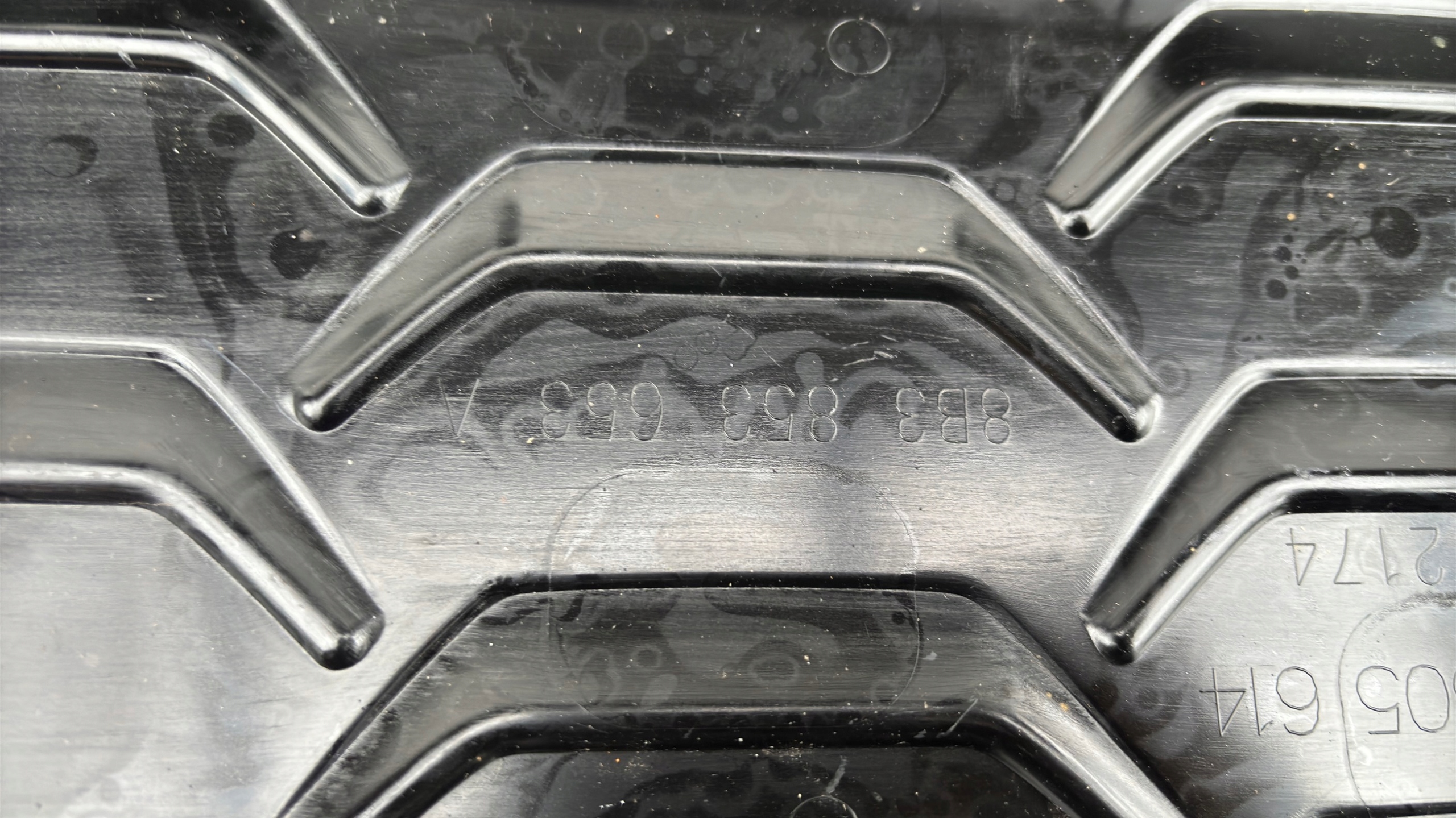 Audi A4 8B3 Kühlergrill FRONTGRILL Kühlergitter 8B3853653AQ - Thumbnail 4