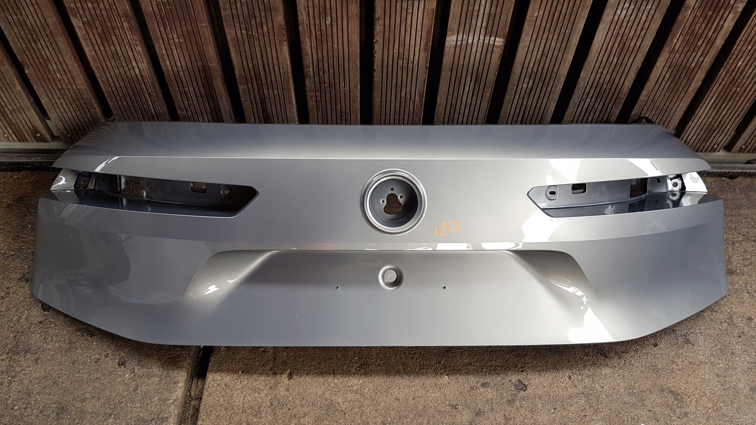 cap rear trunk door BMW iX i20 5A49478