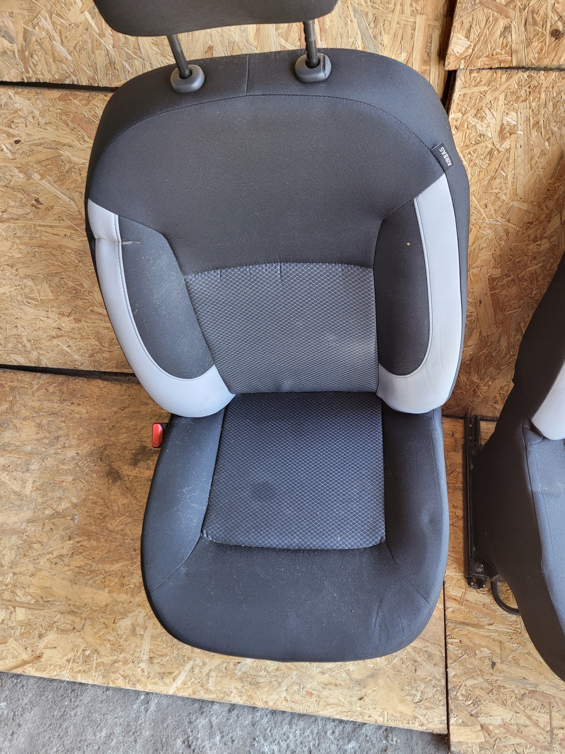 Sitze SIEDZISKO Sitz OPARCIE DACIA SANDERO II 2