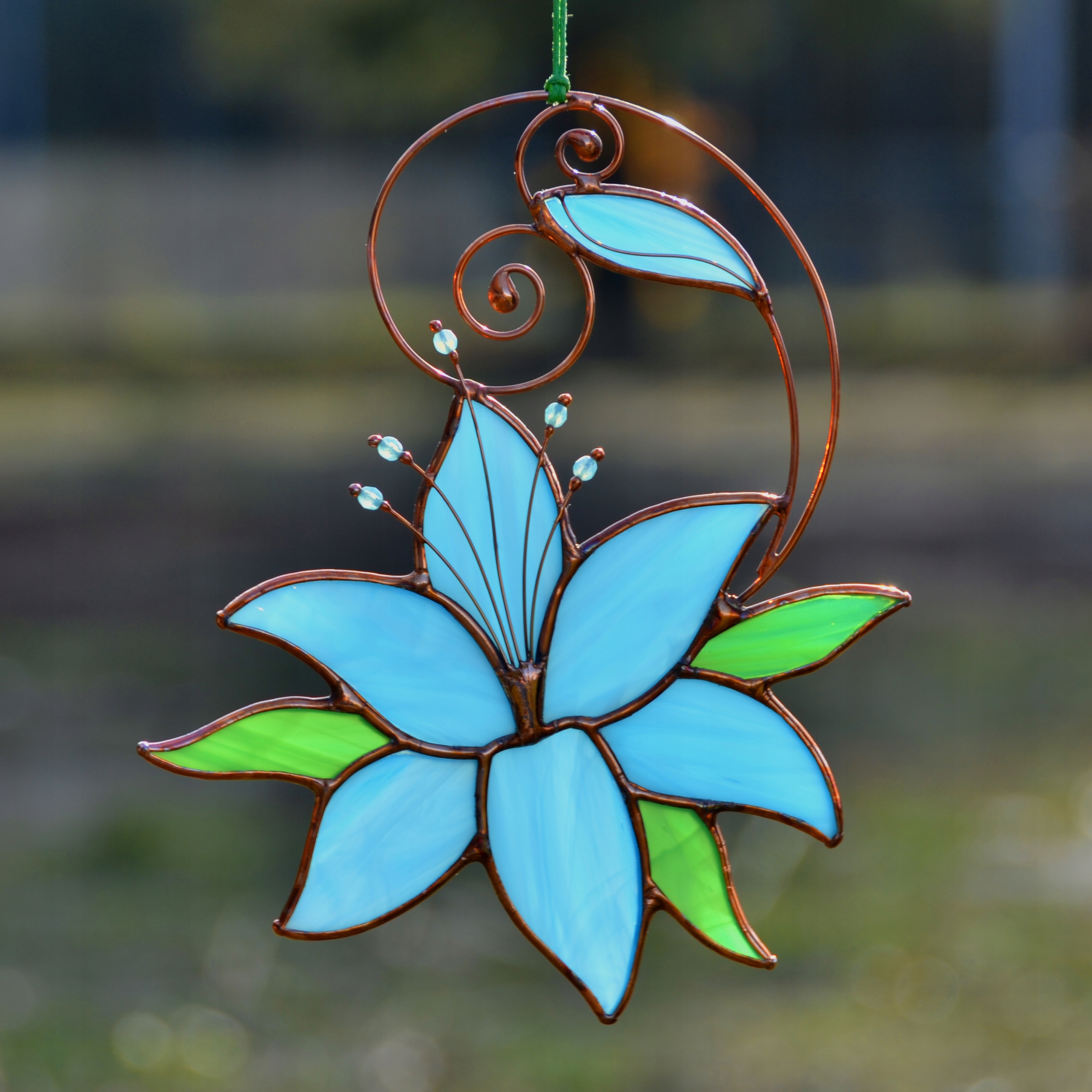 Lilie vitrážová květina