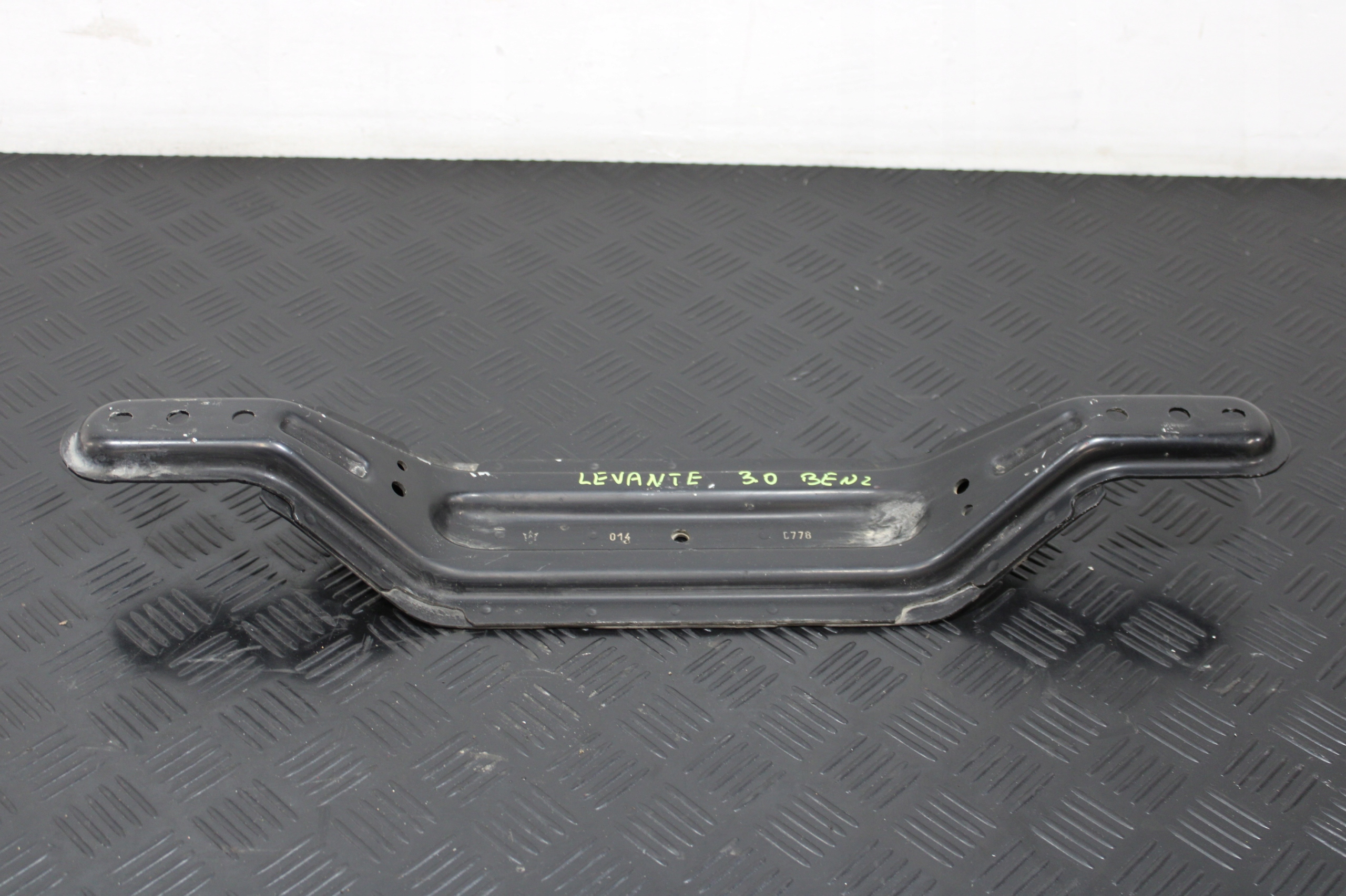 supporto staffa Supporto MASERATI LEVANTE M161