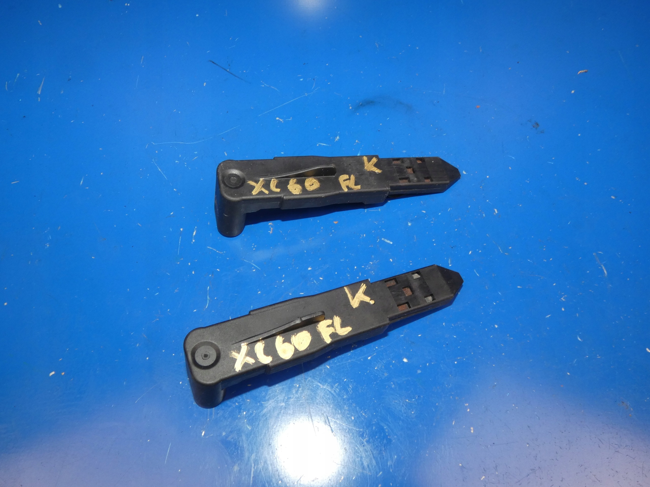 VOLVO XC60 und SLEDZ Halter Leuchte KROTKI
