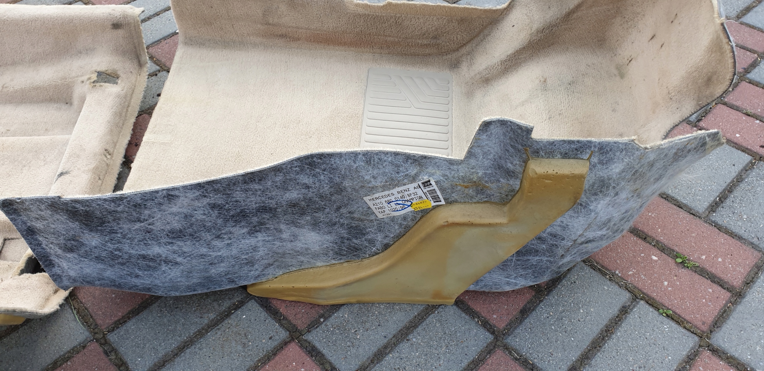 mats floor car carpet left front MERCEDES E W210 OE EU creamy